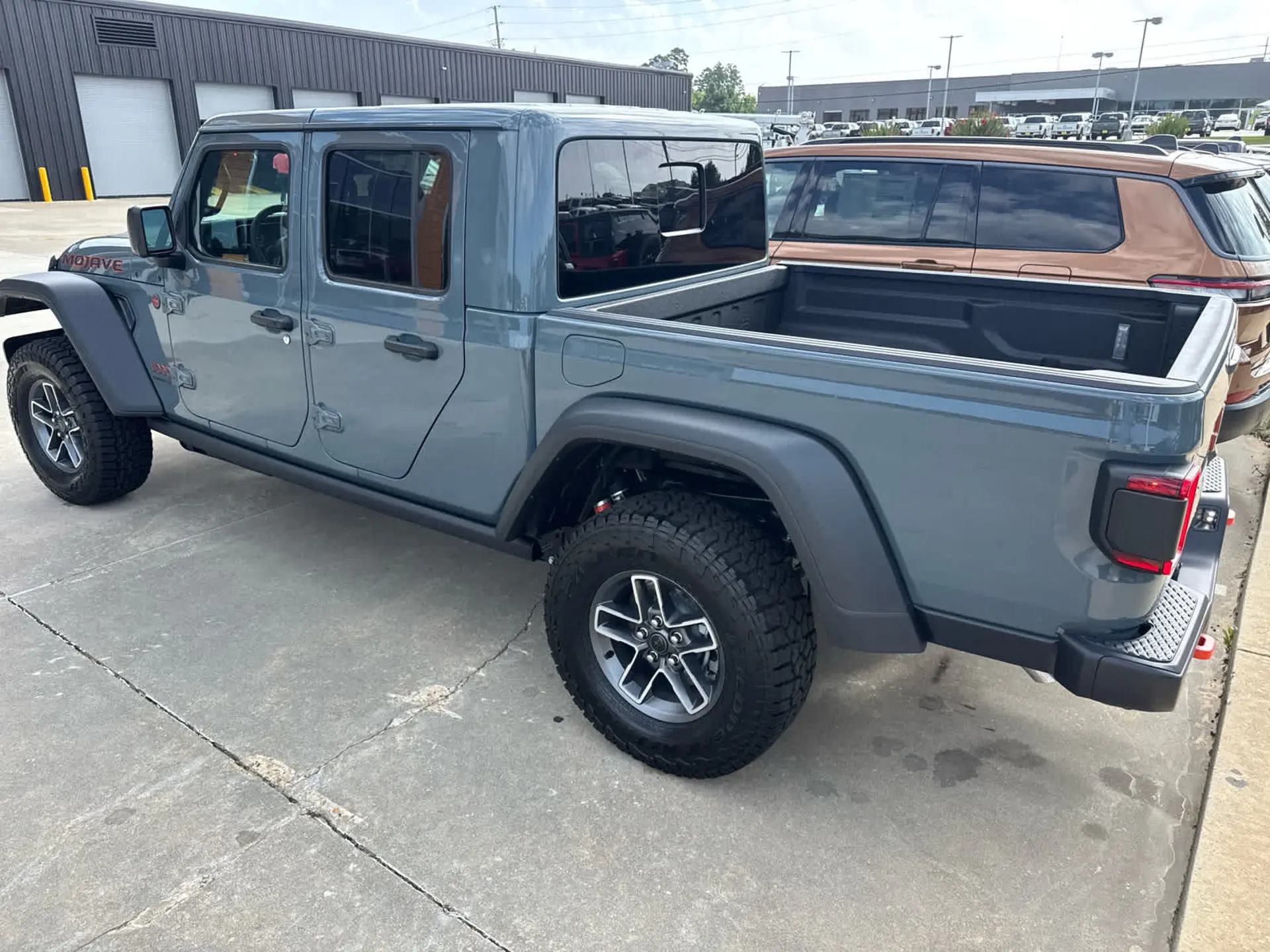 2026 Jeep Gladiator Mojave Auto photo 5