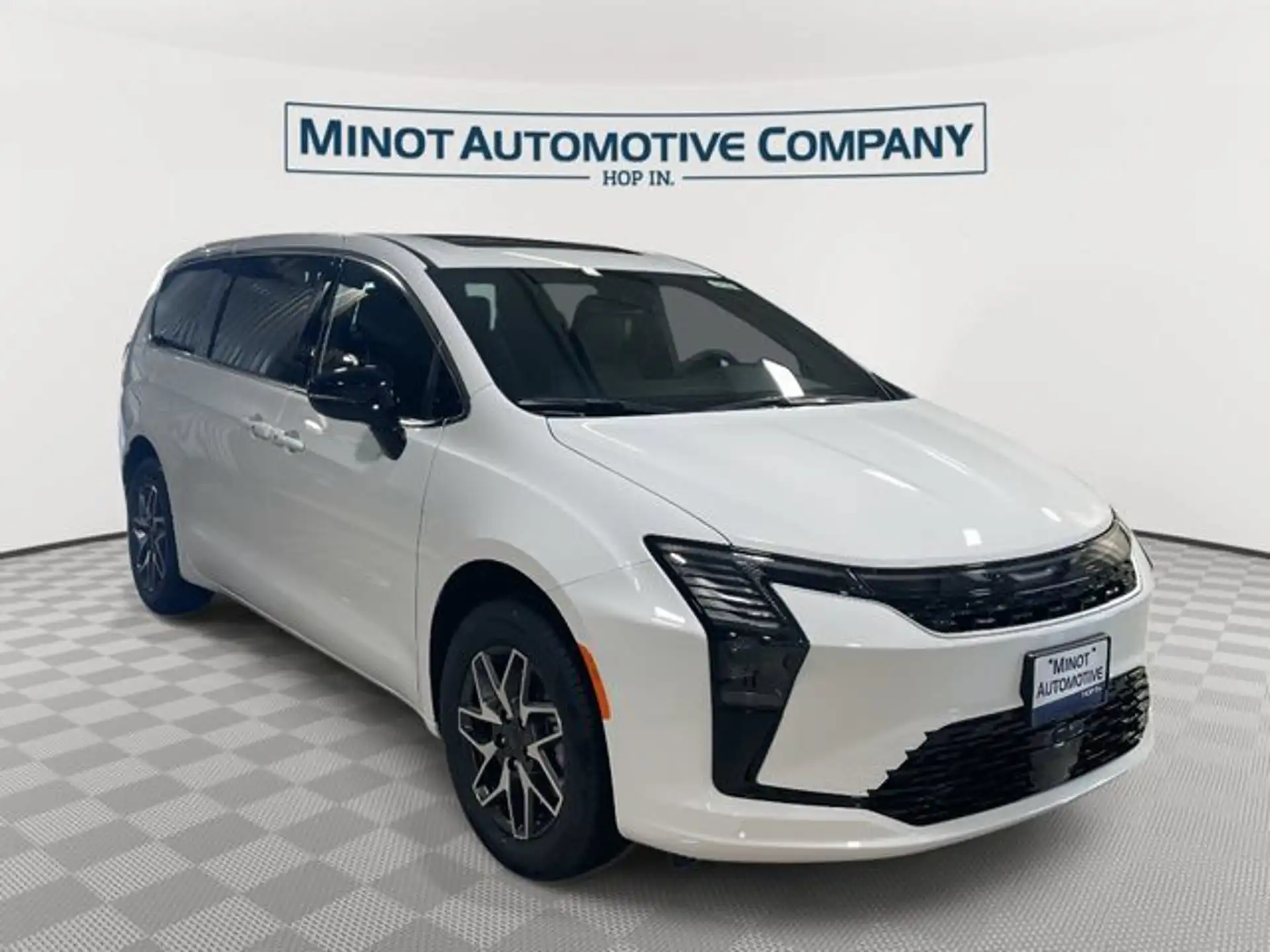 2027 Chrysler Pacifica Limited AWD's photo
