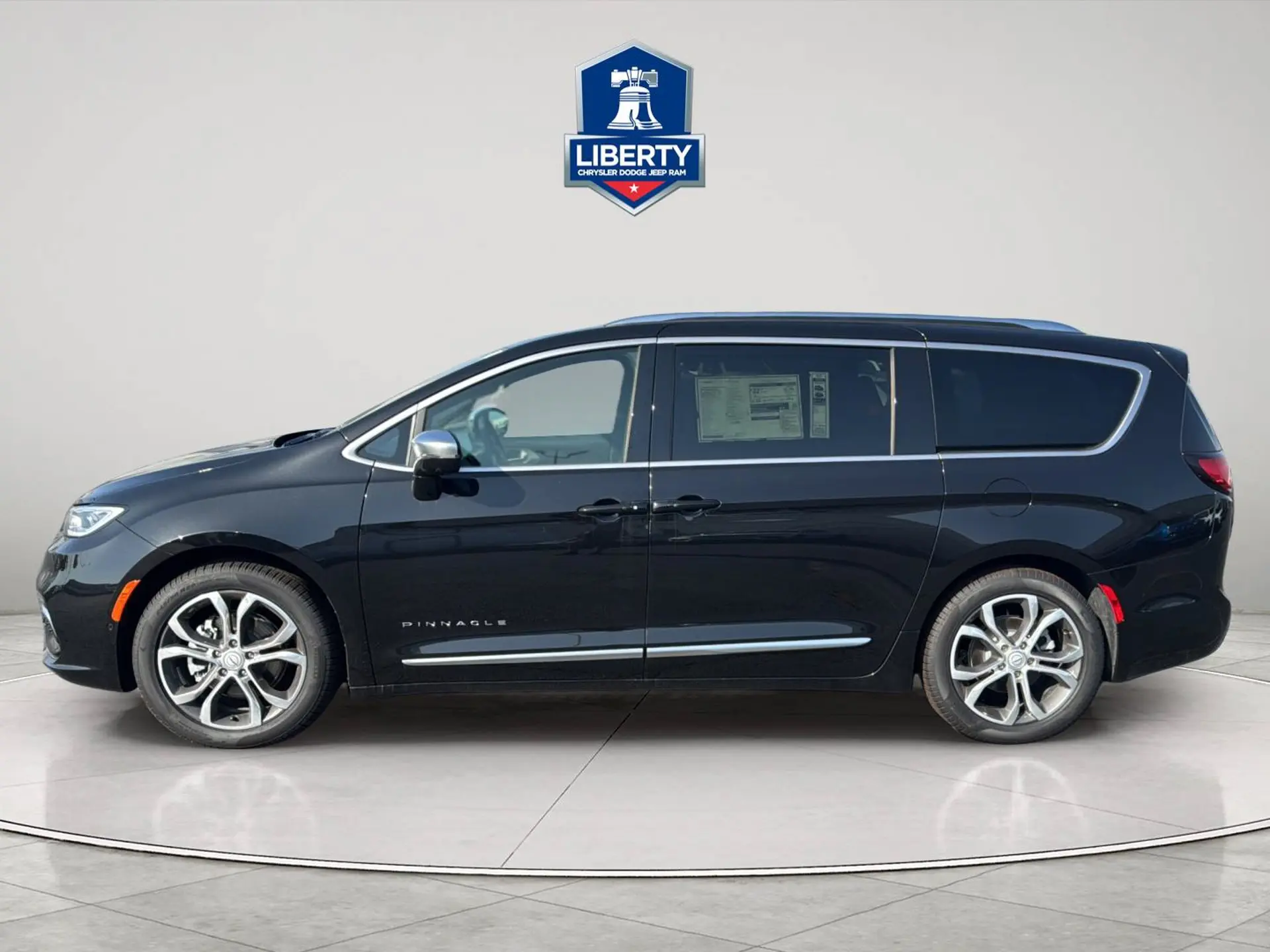 2026 Chrysler Pacifica Pinnacle photo 5