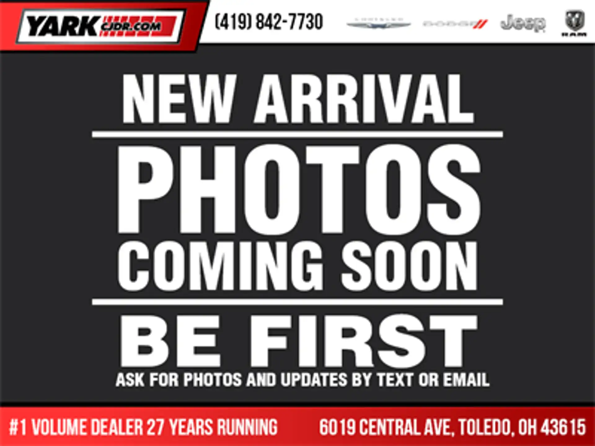 2027 Chrysler Pacifica Limited's photo