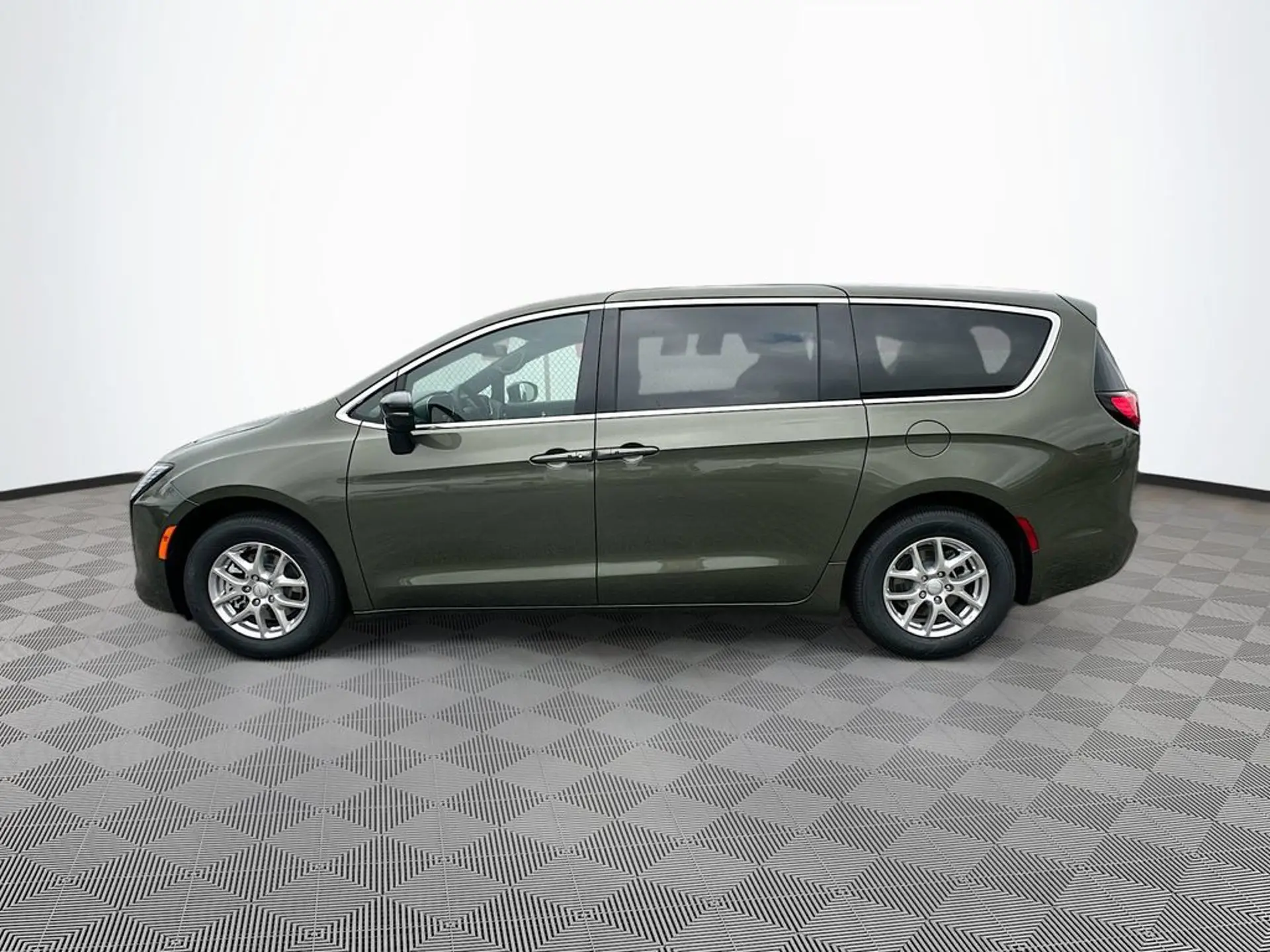 2027 Chrysler Pacifica Select photo 5