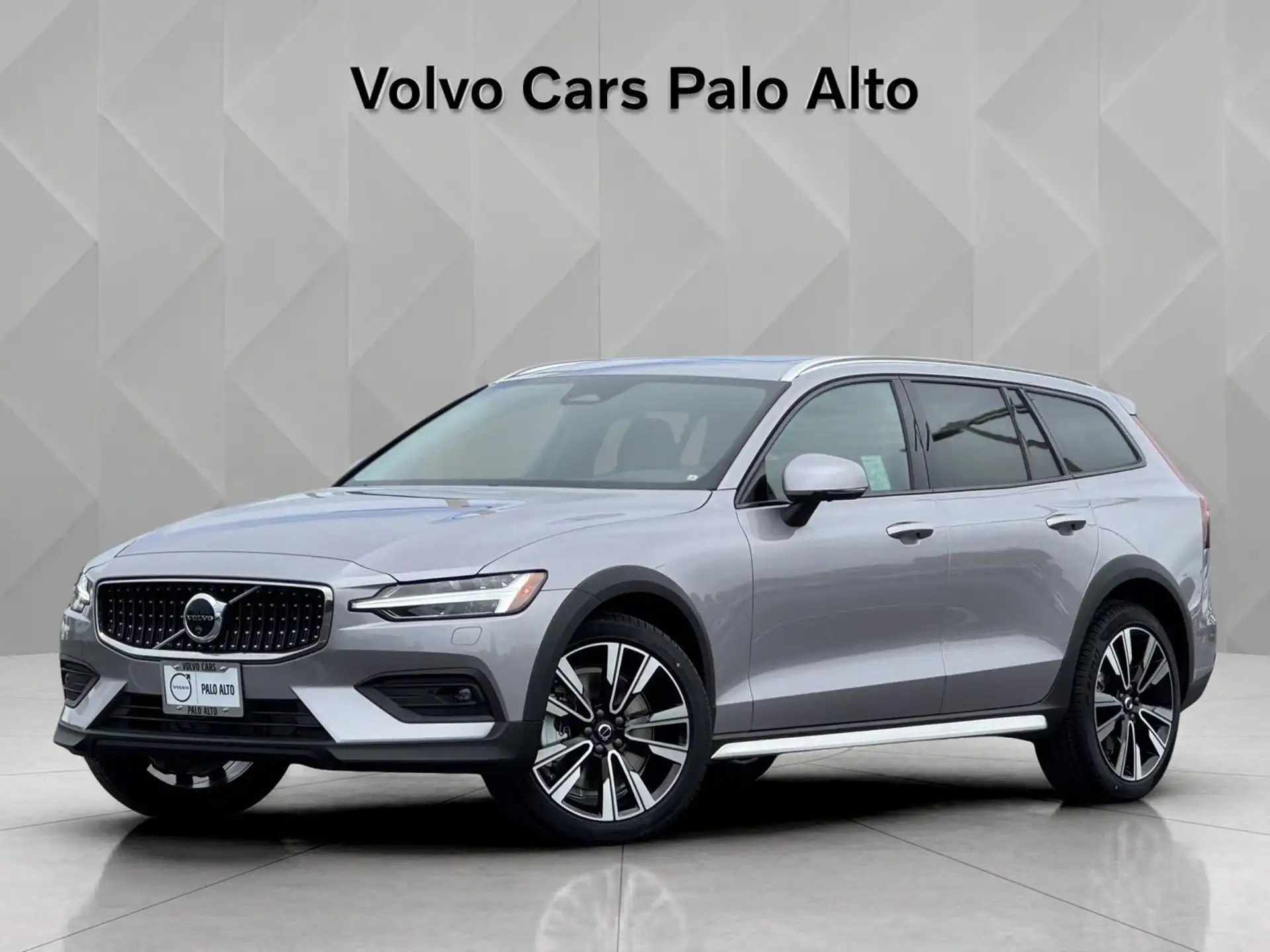 2026 Volvo V60 Cross Country B5 Ultra AWD's photo