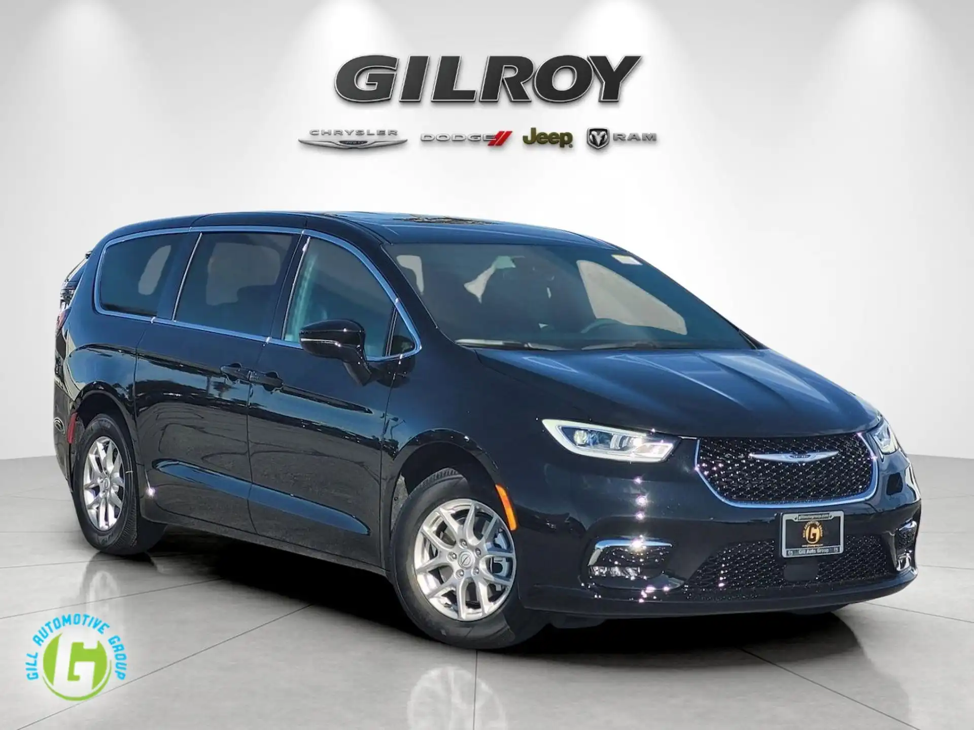 2026 Chrysler Pacifica Select's photo