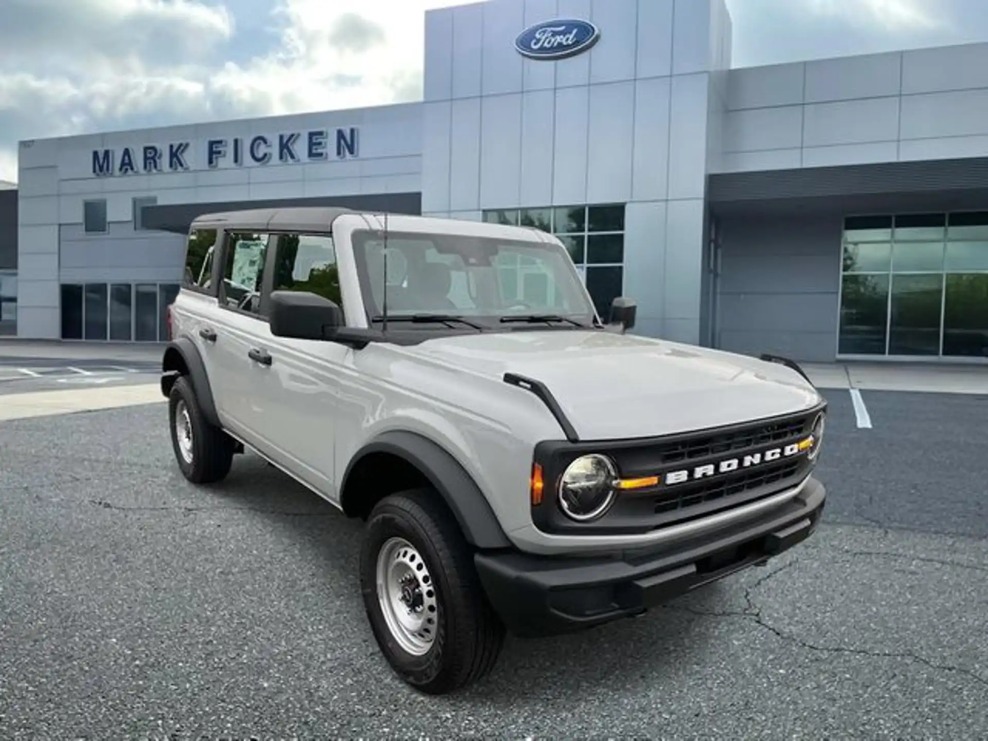 2026 Ford Bronco Base 4x4's photo