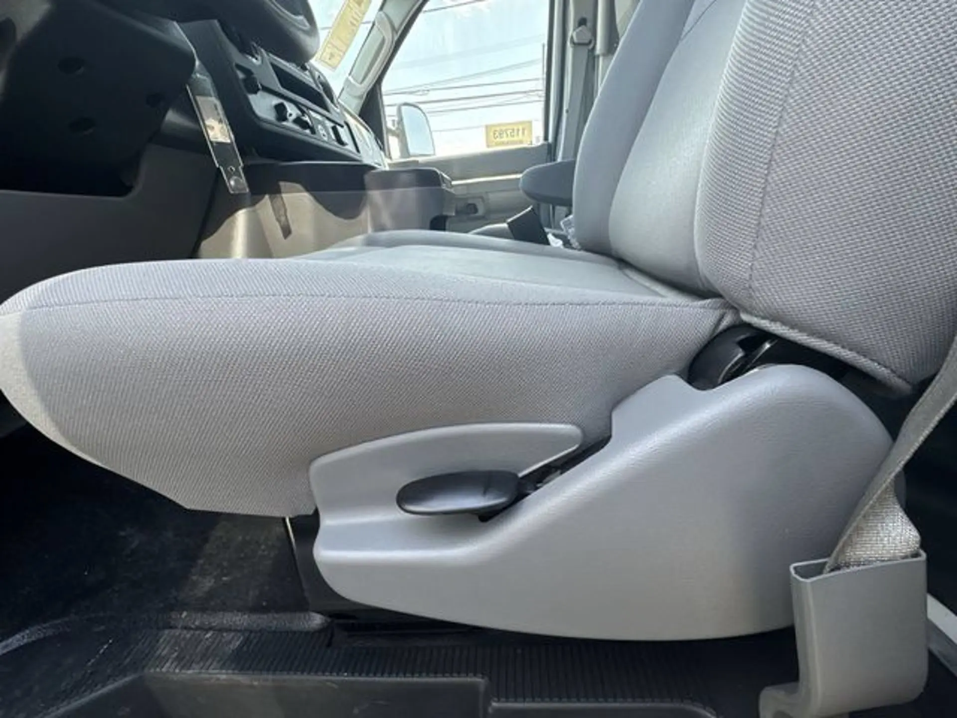 2027 Ford E-Series SRW E-350 Super Duty 138 in WB photo 4