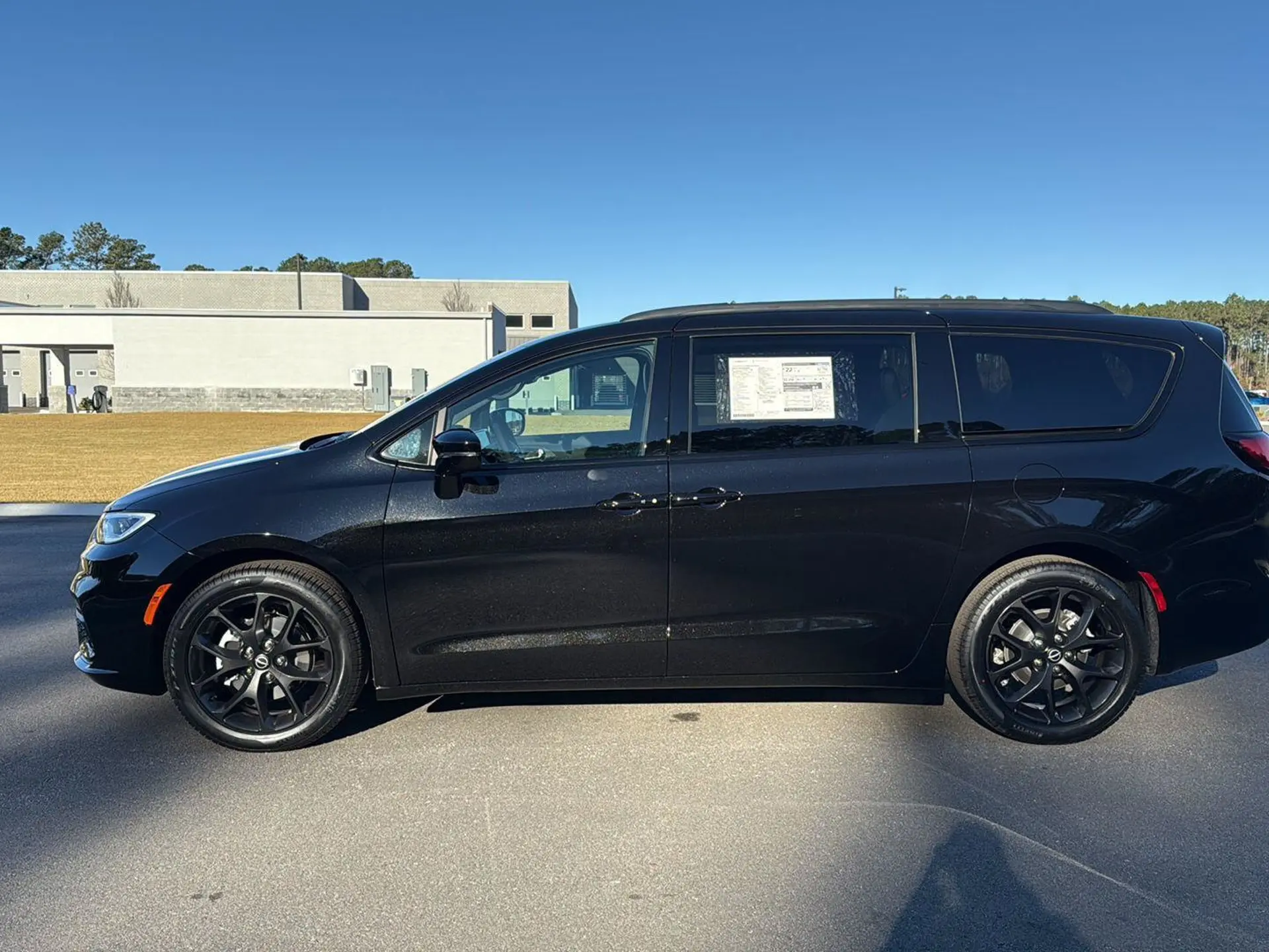 2026 Chrysler Pacifica Select photo 4