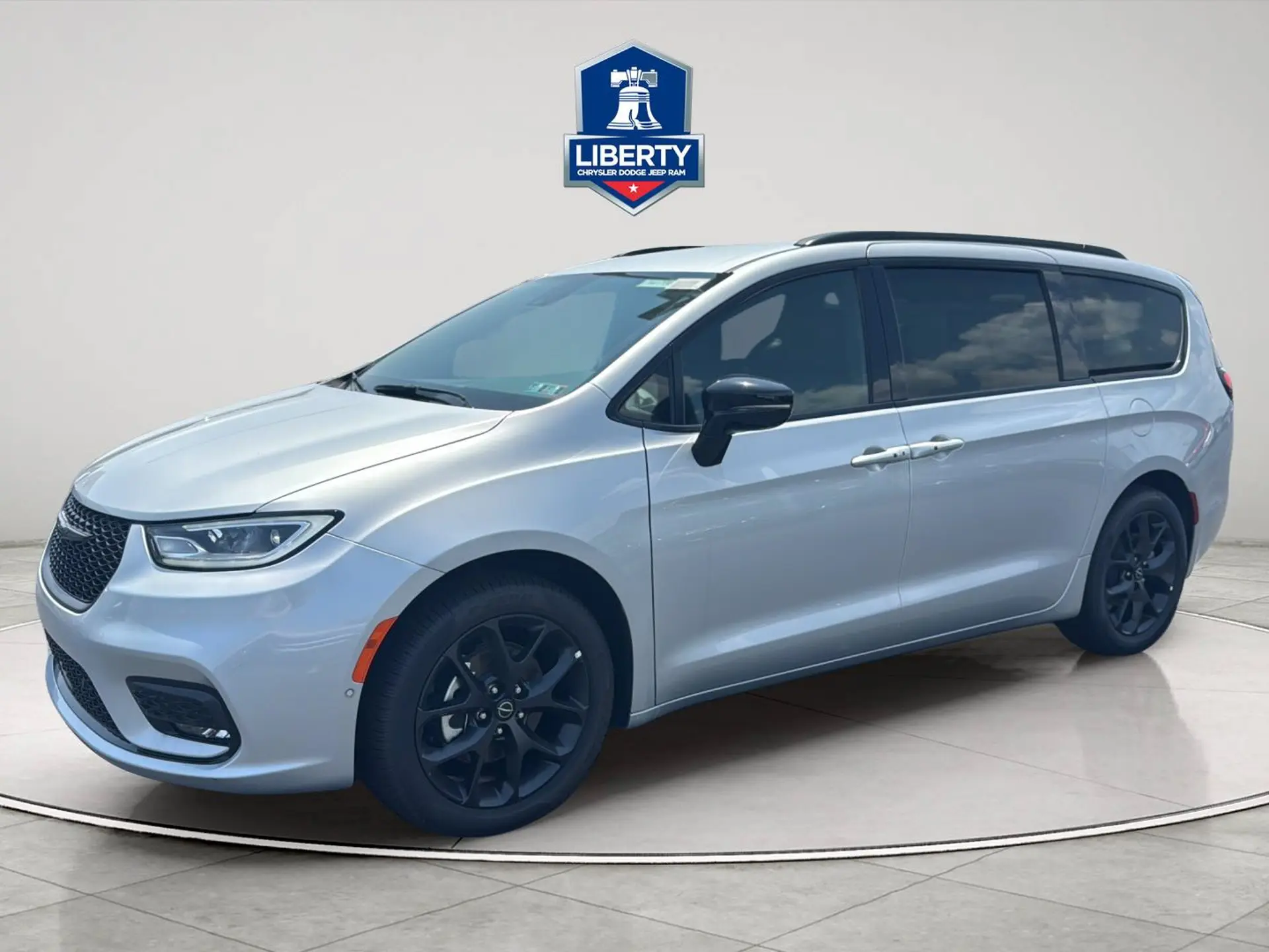 2026 Chrysler Pacifica Select photo 3