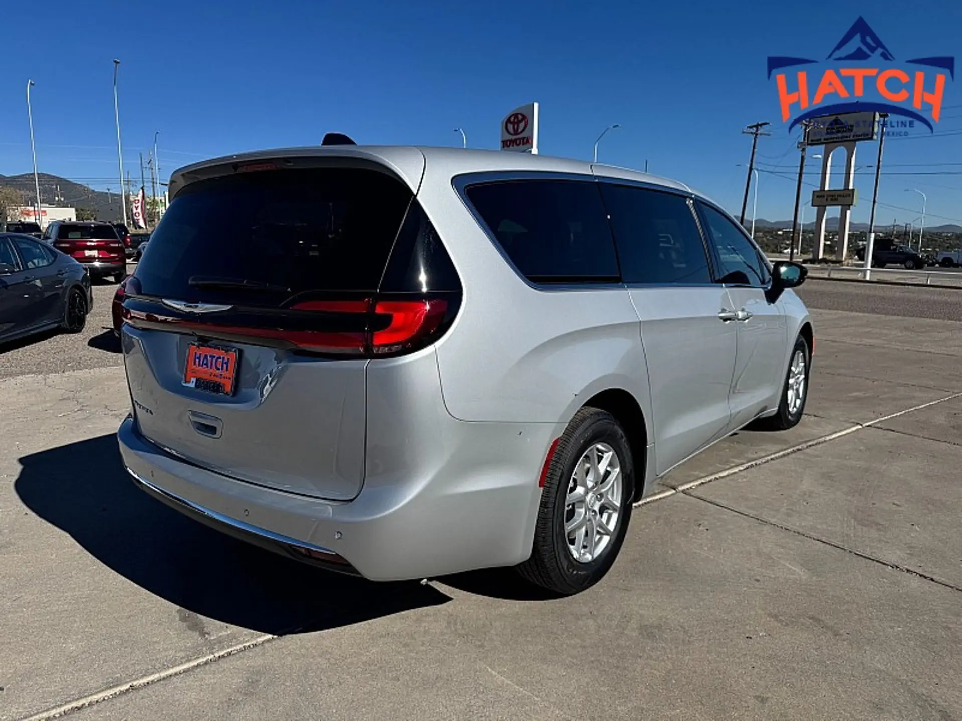 2026 Chrysler Pacifica Select photo 5