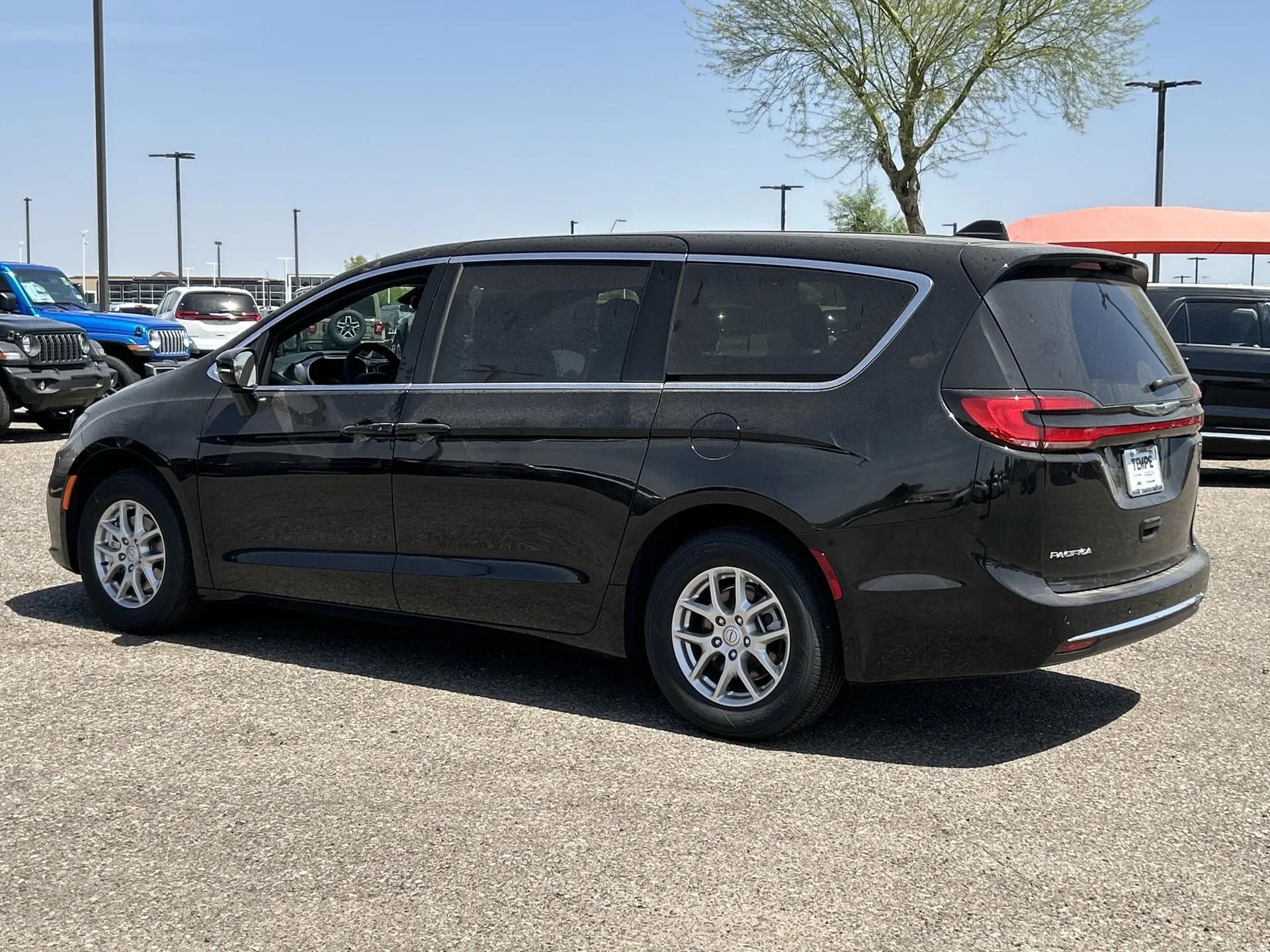 2026 Chrysler Pacifica Select photo 4