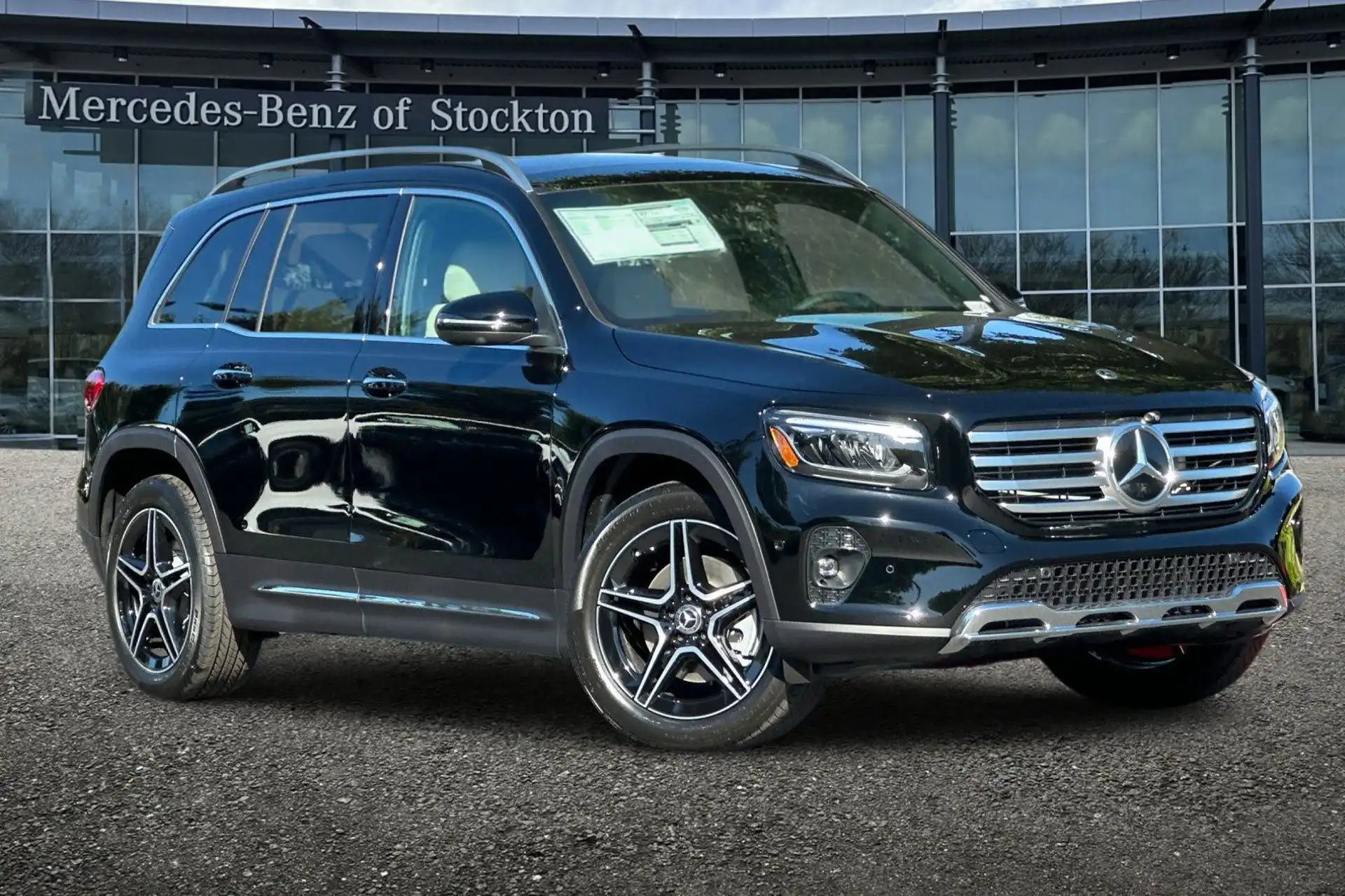 2026 Mercedes-Benz GLB GLB 250 4MATIC's photo