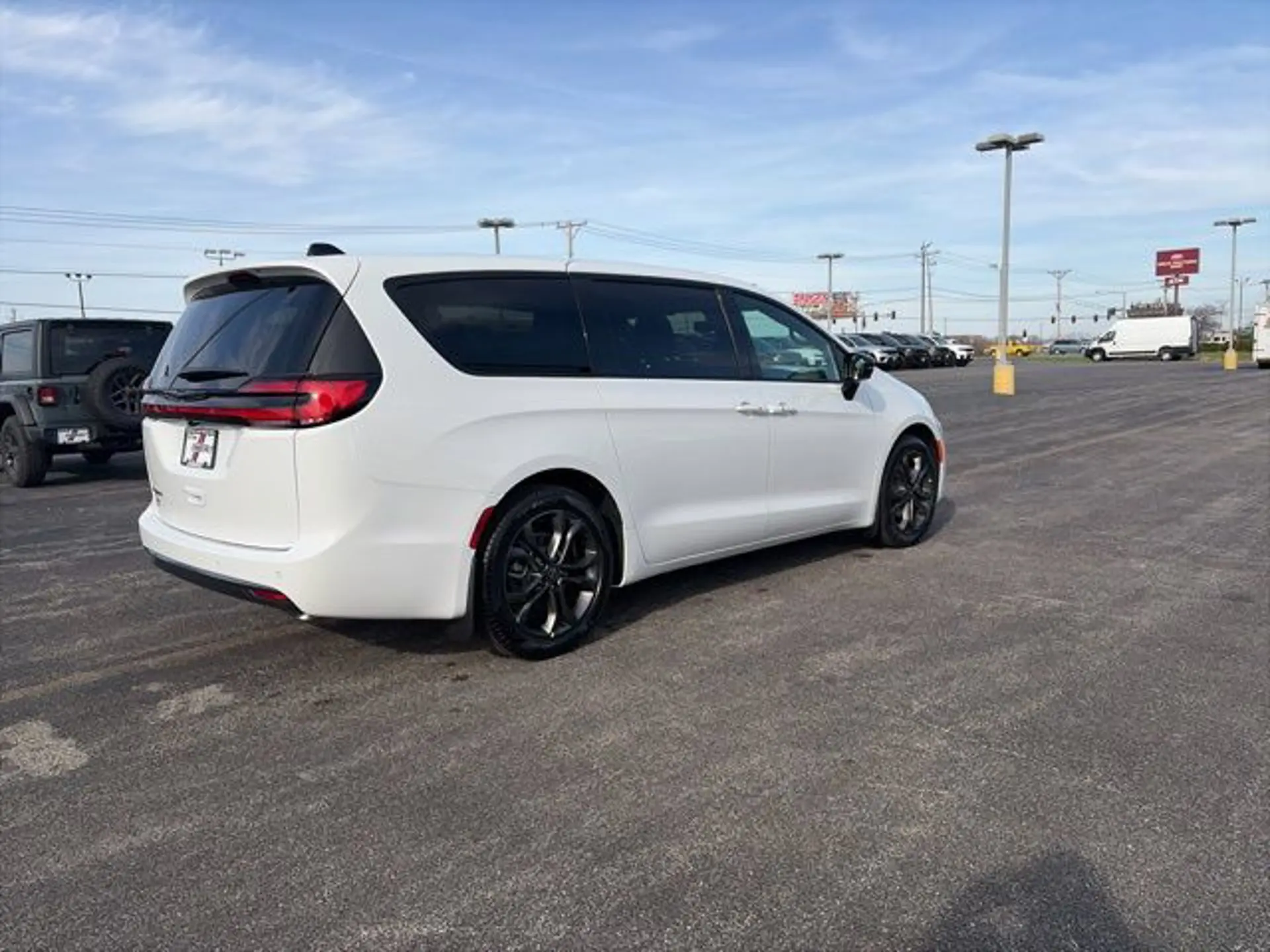 2026 Chrysler Pacifica Select photo 5