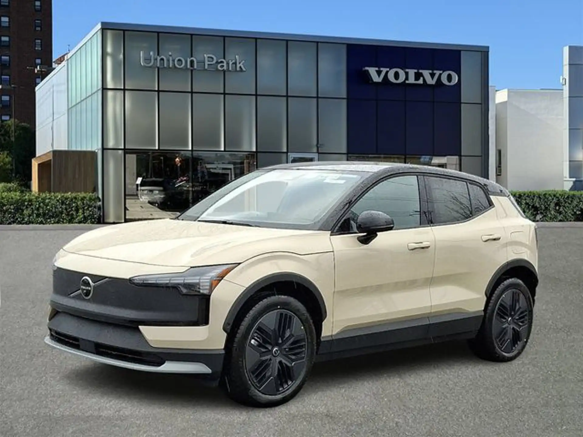 2026 Volvo EX30 Twin Motor Cross Country Ultra's photo