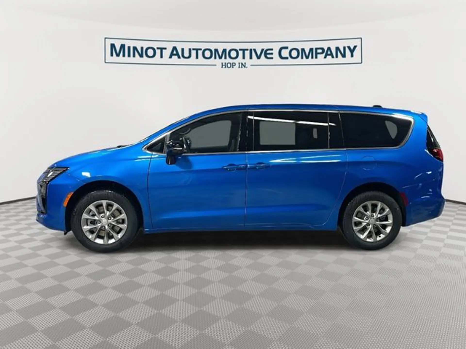 2027 Chrysler Pacifica Select AWD photo 5