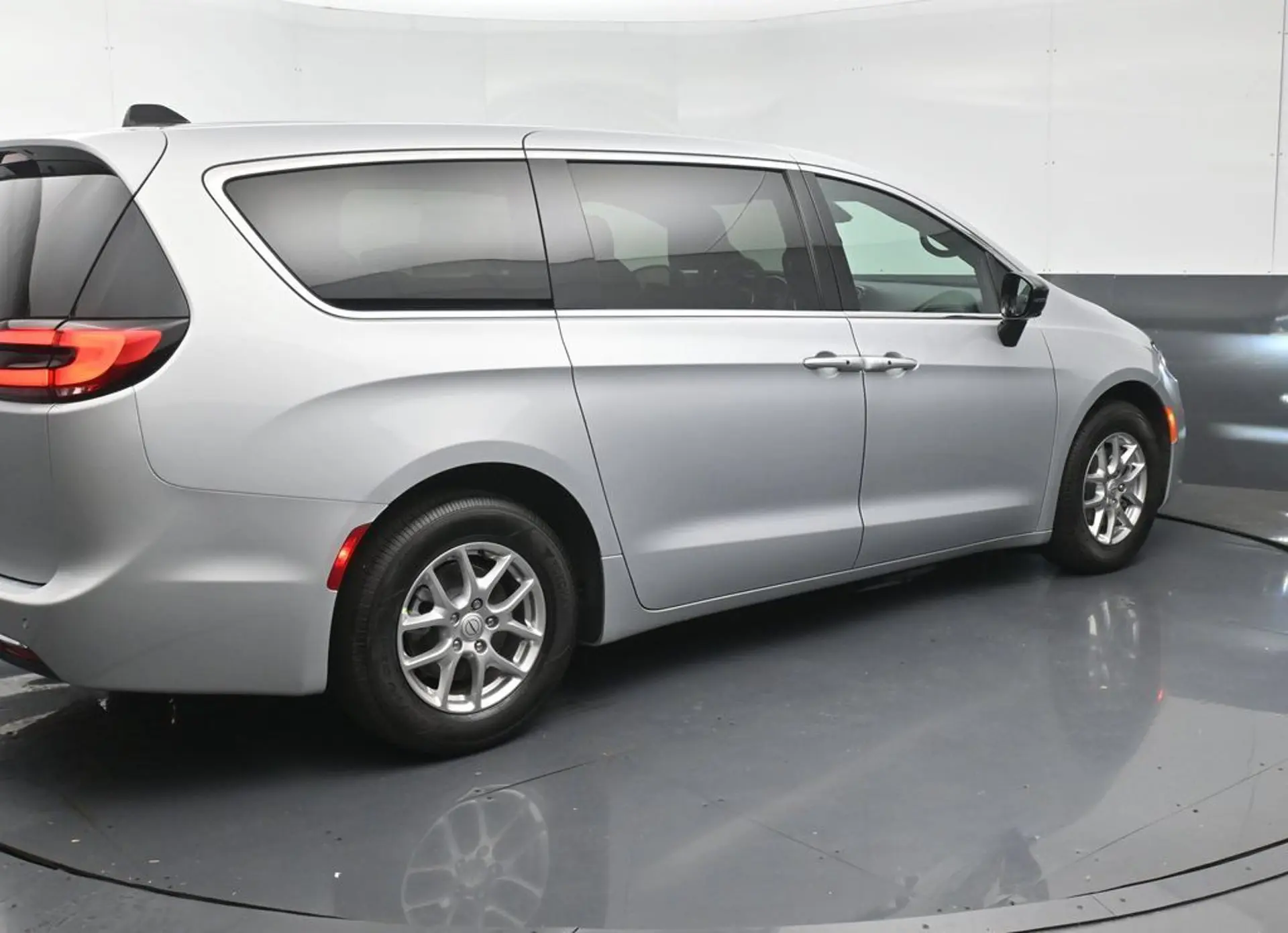 2026 Chrysler Pacifica Select photo 5