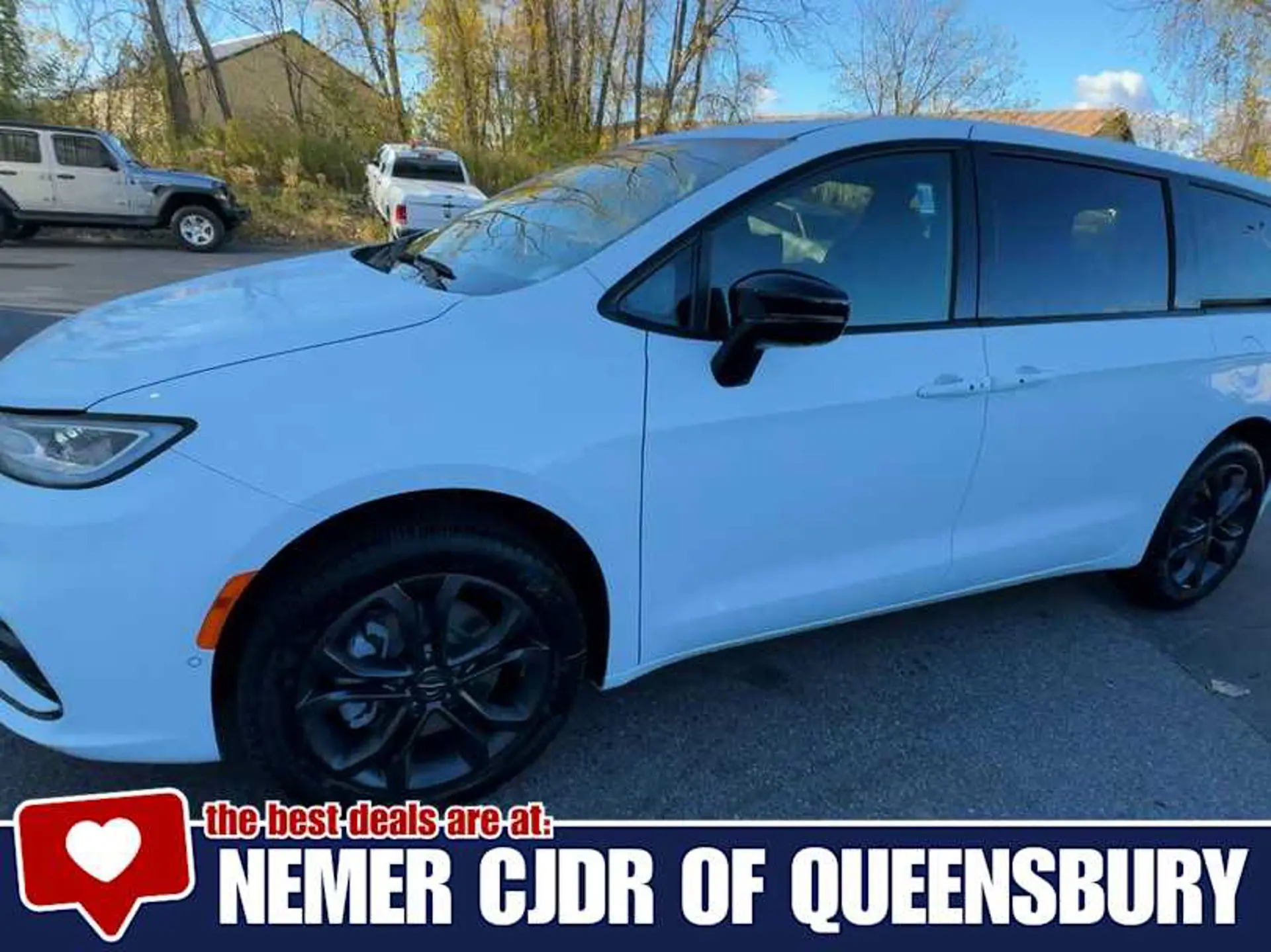 2026 Chrysler Pacifica Select AWD photo 4