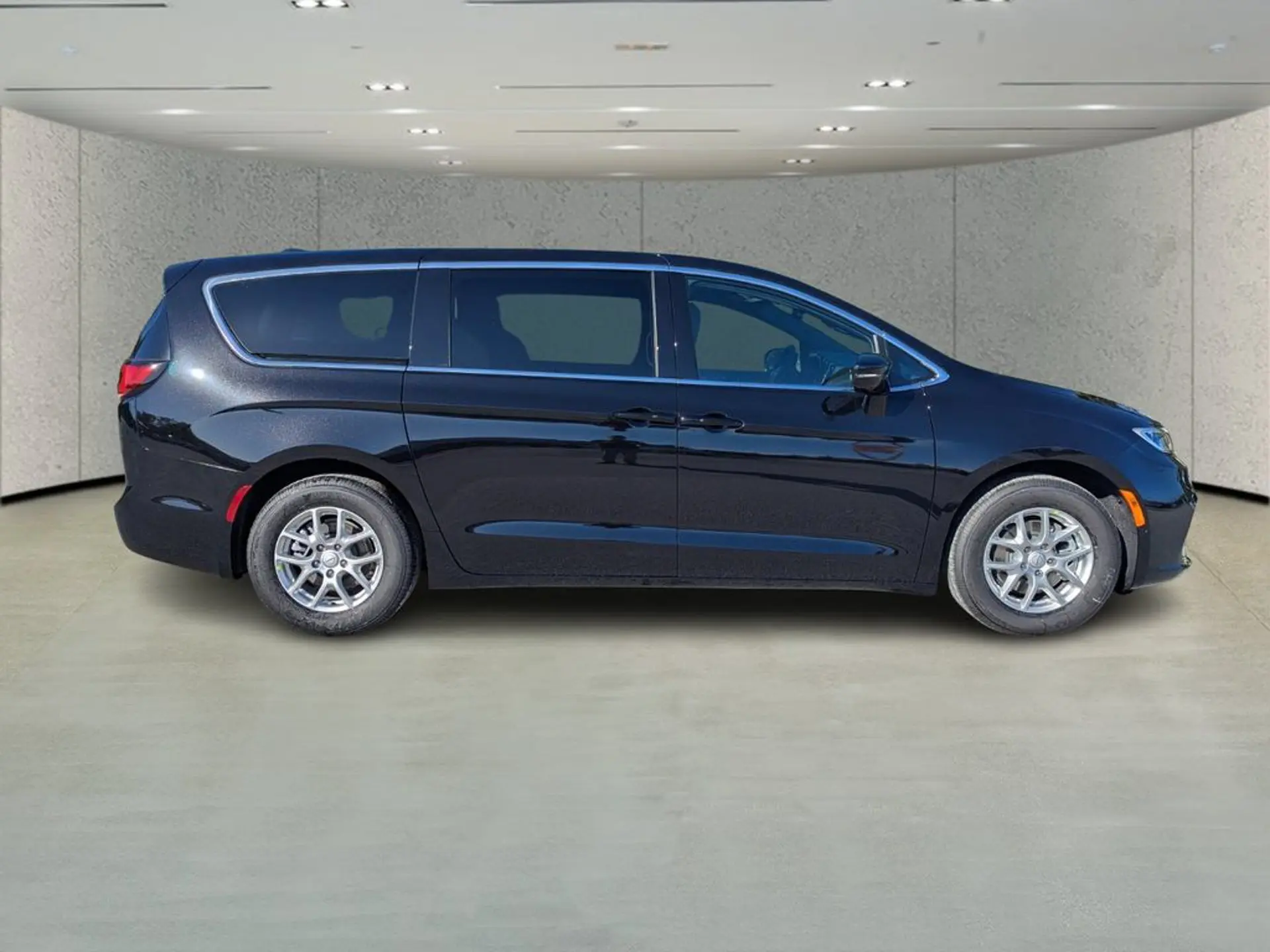 2026 Chrysler Pacifica Select photo 3
