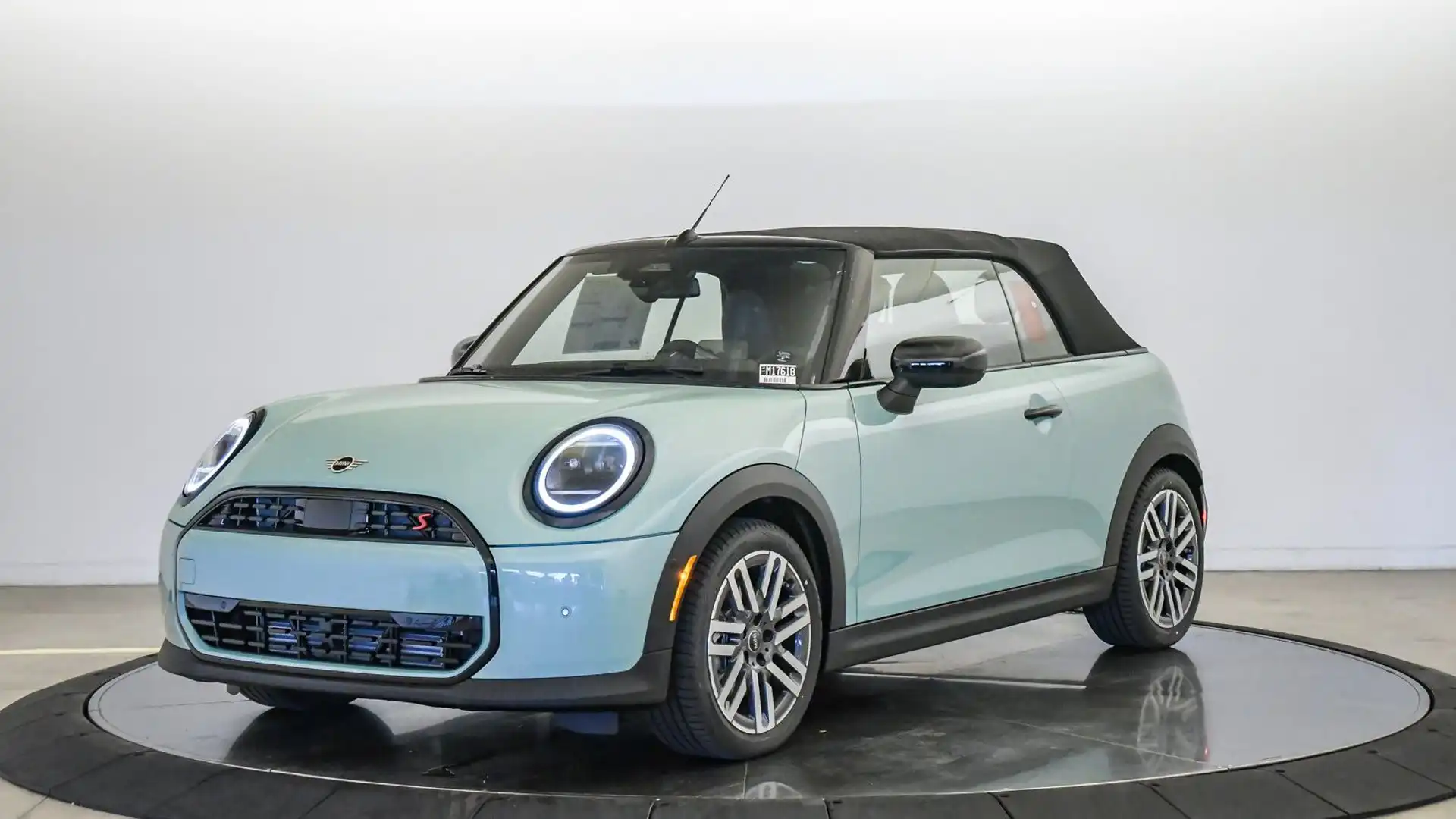 2026 MINI Convertible Cooper S's photo