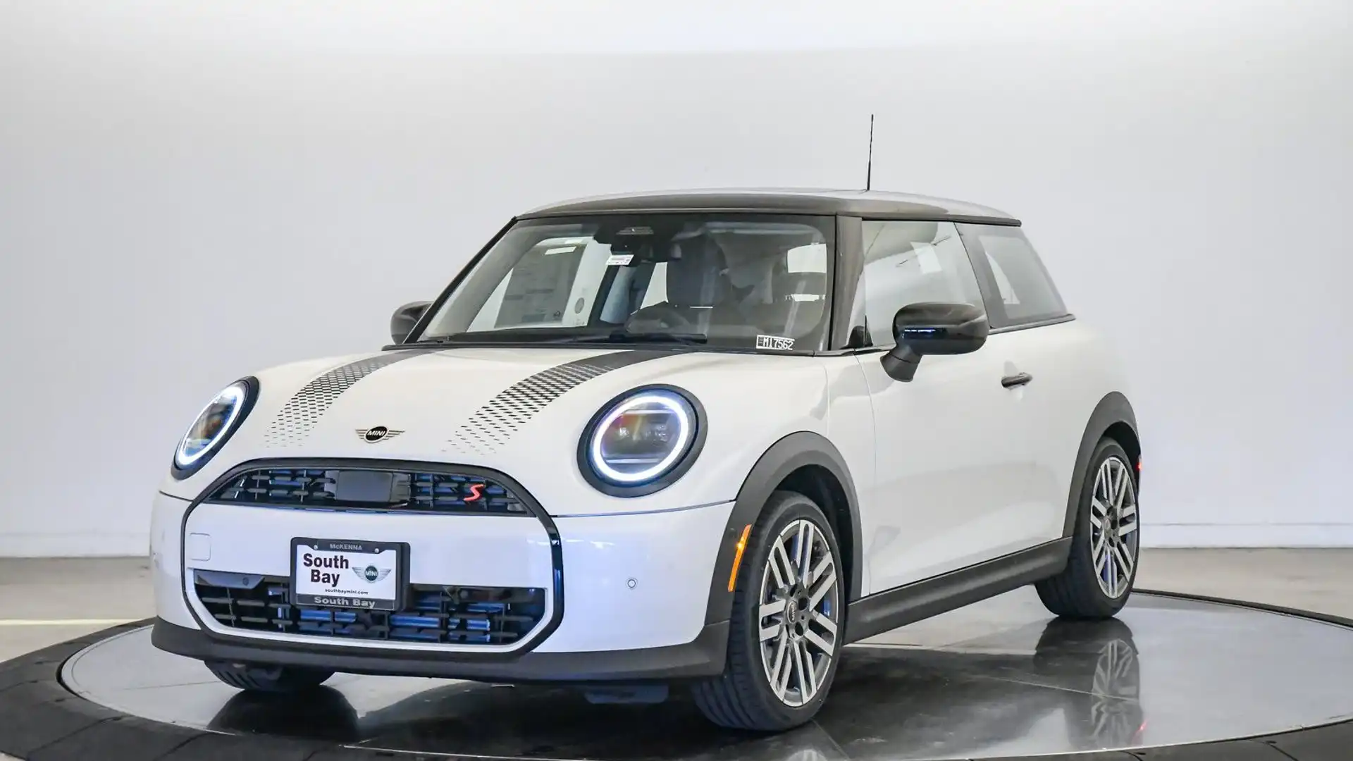 2026 MINI Hardtop Cooper S's photo