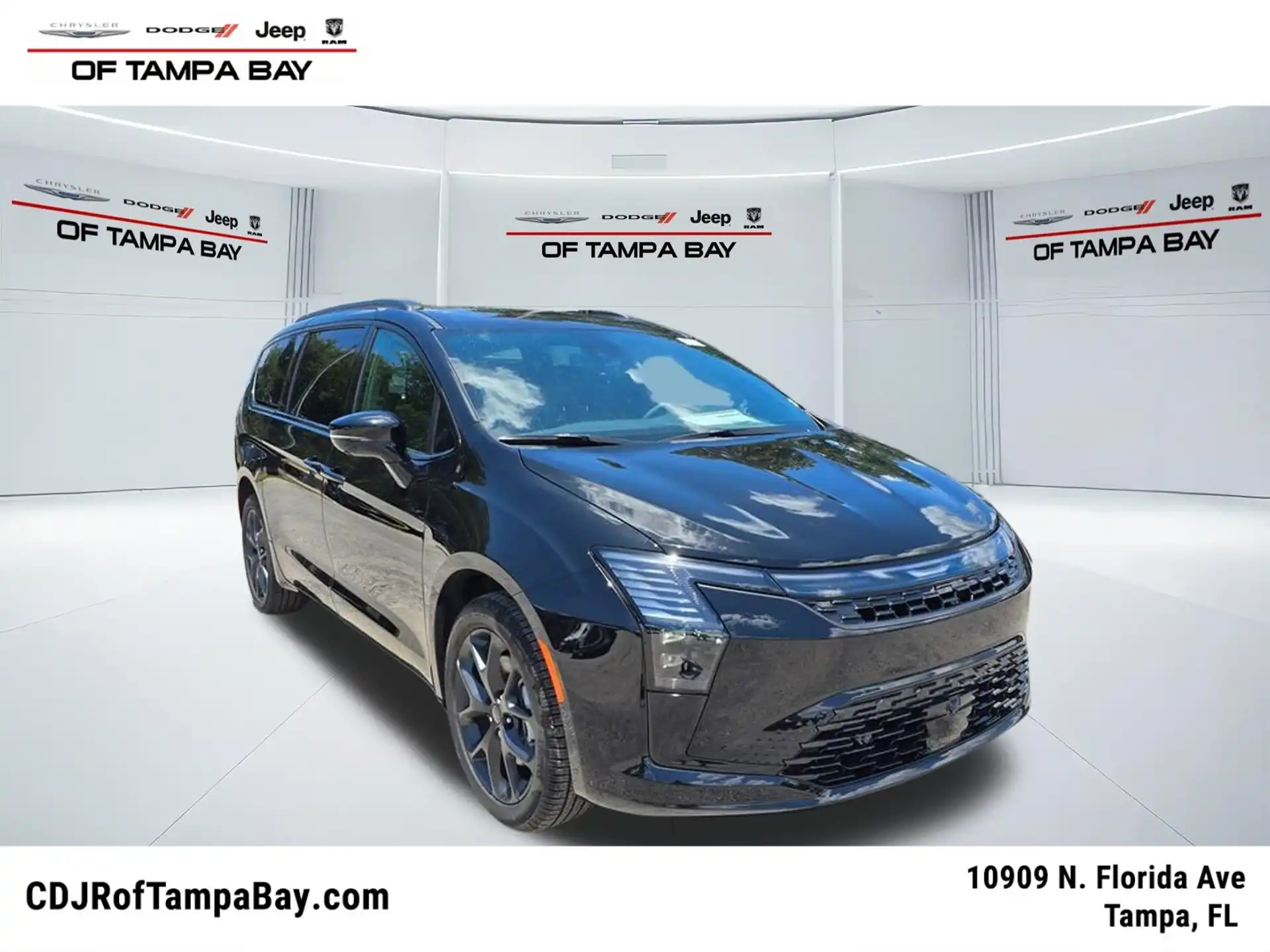2027 Chrysler Pacifica Limited AWD's photo