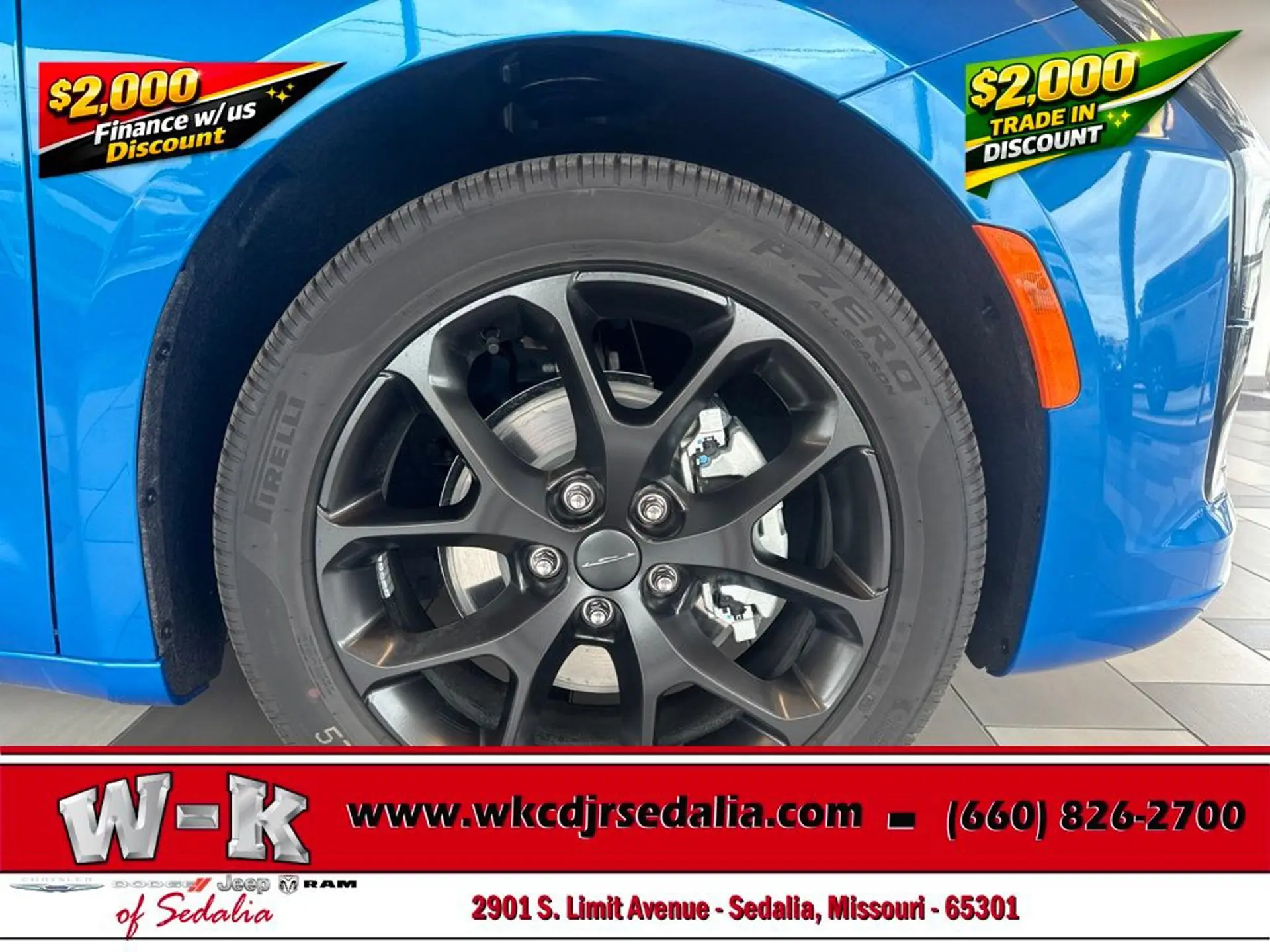 2027 Chrysler Pacifica Select photo 4