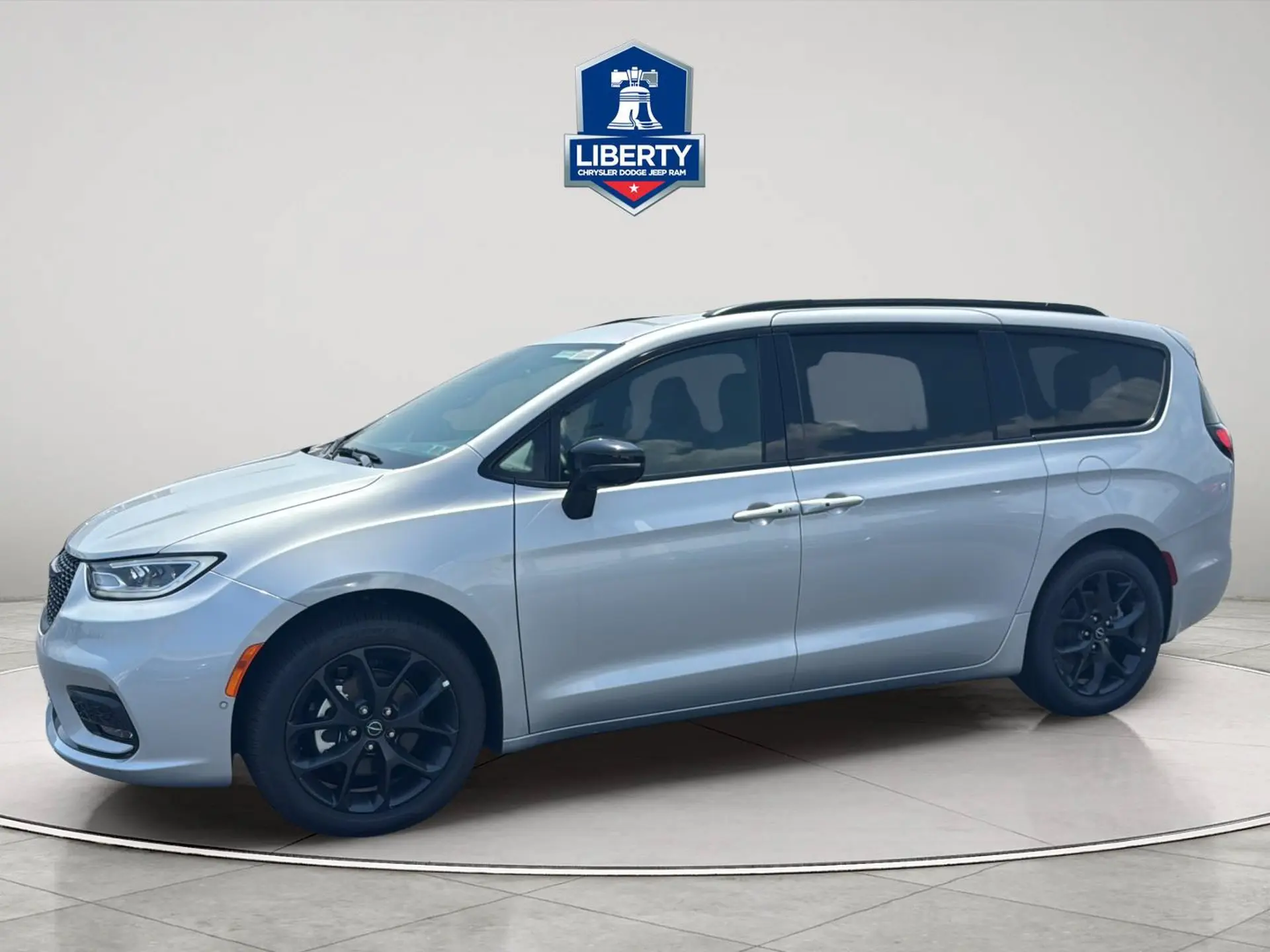 2026 Chrysler Pacifica Select photo 4