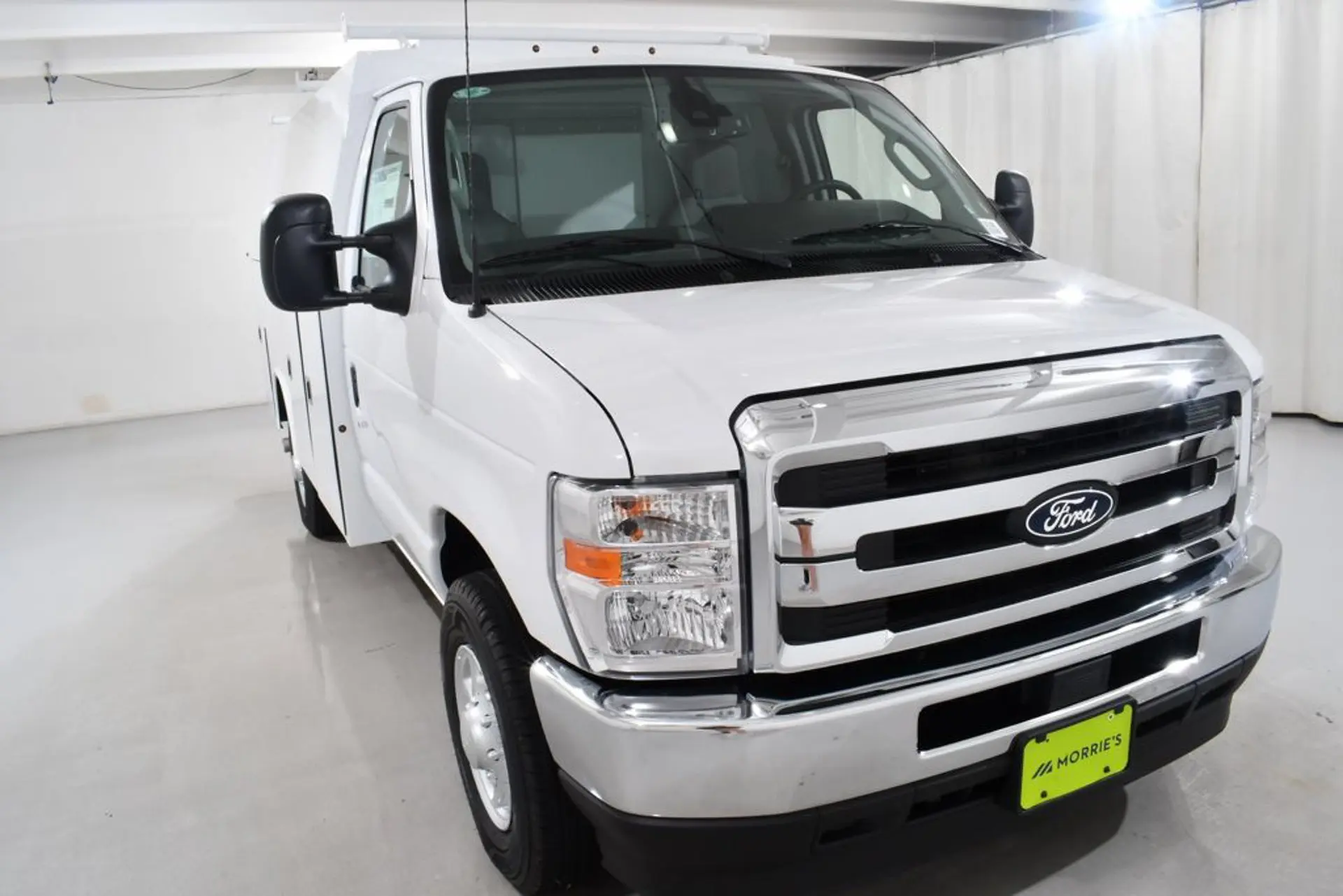 2026 Ford E-Series SRW E-350 Super Duty 138 in WB photo 4