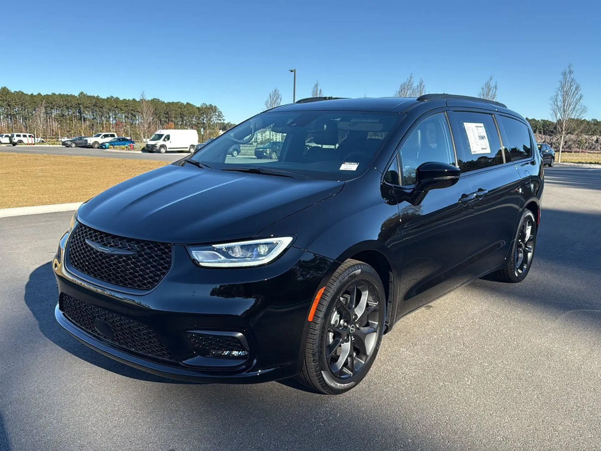 2026 Chrysler Pacifica Select photo 3