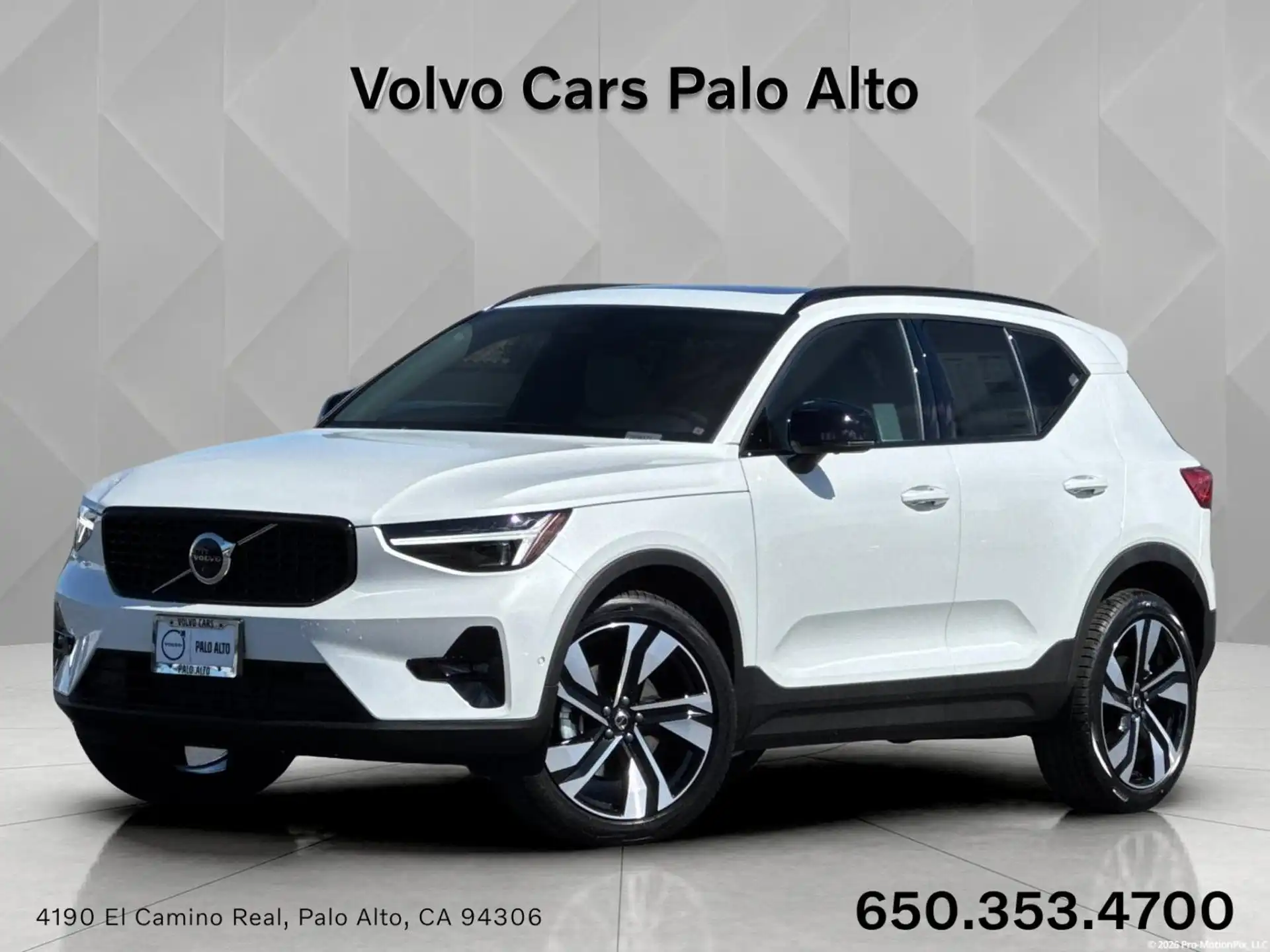2026 Volvo XC40 B5 Ultra Dark AWD's photo