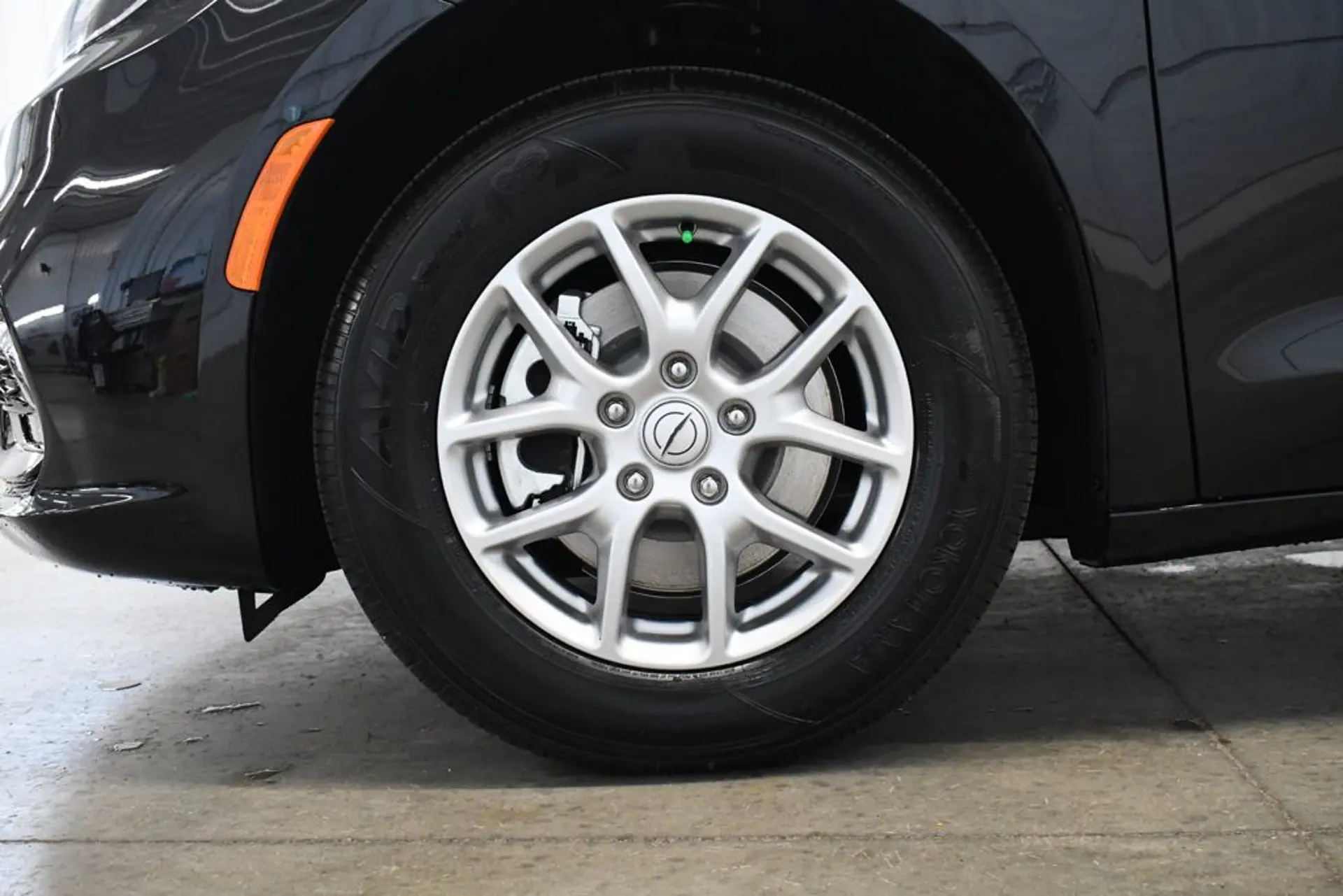 2026 Chrysler Pacifica Select photo 3