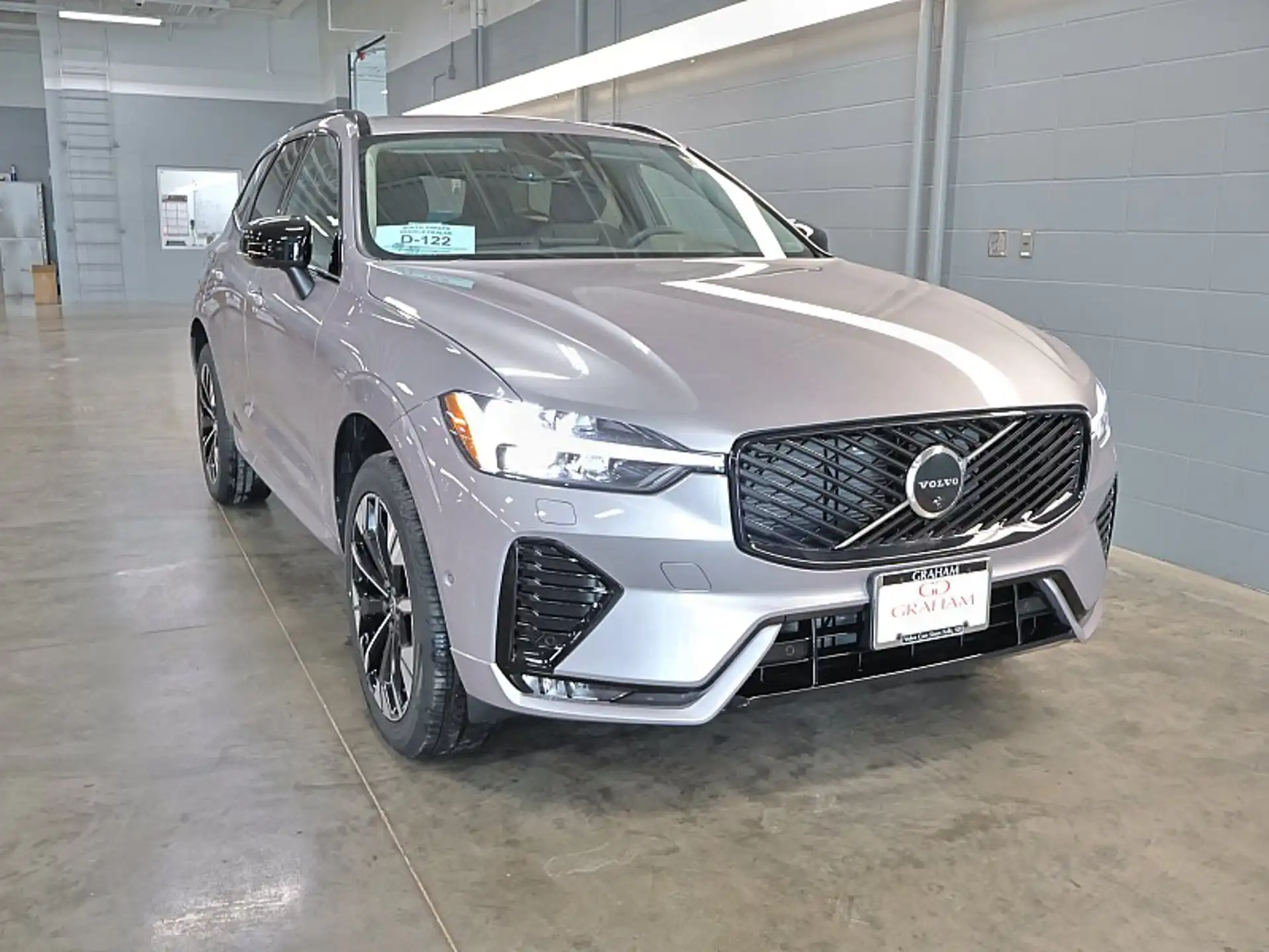 2026 Volvo XC60 B5 Plus Dark AWD's photo