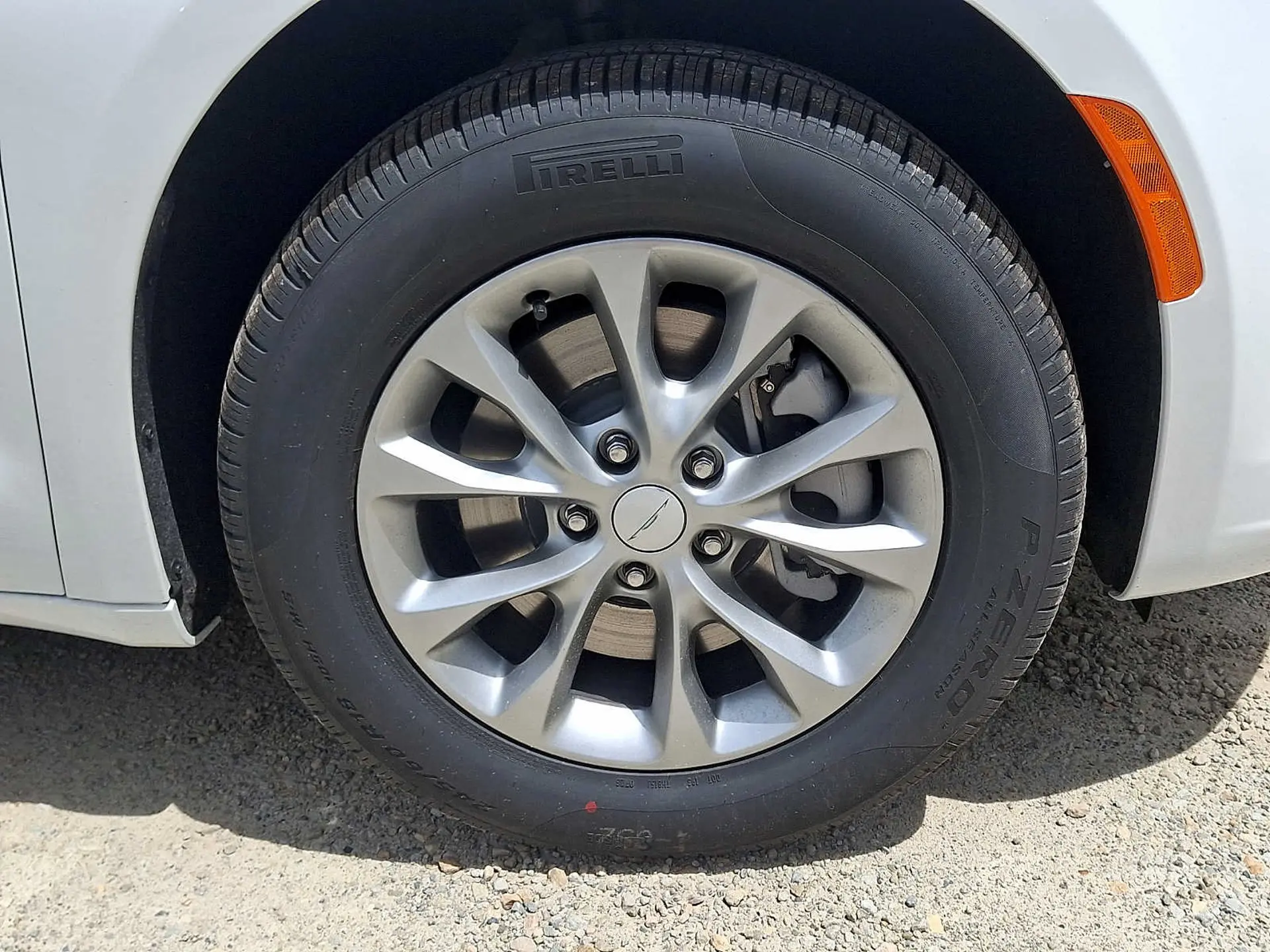 2027 Chrysler Pacifica Select AWD photo 5