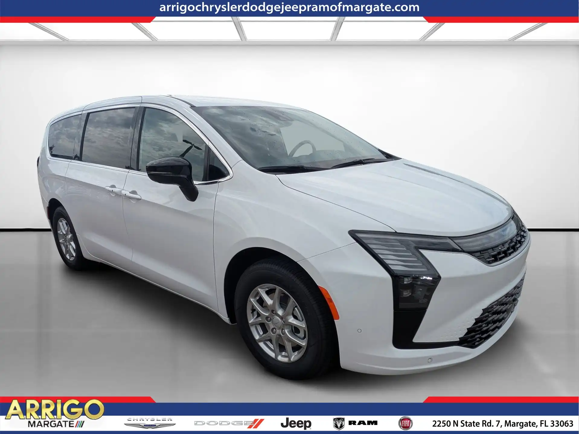2027 Chrysler Pacifica Select's photo