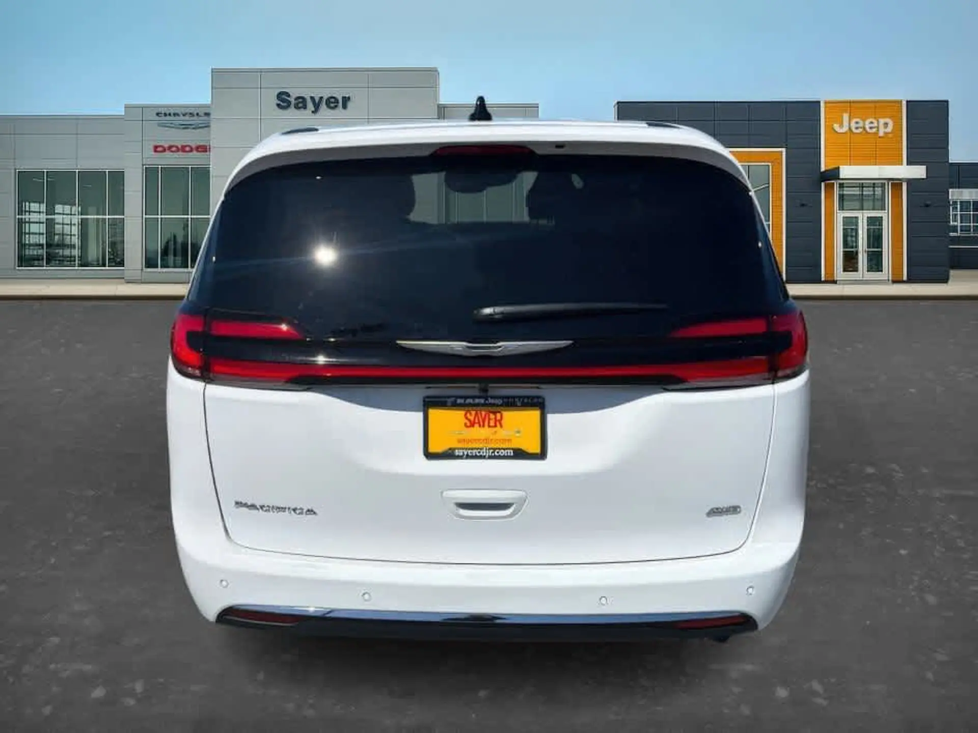 2026 Chrysler Pacifica Select AWD photo 4