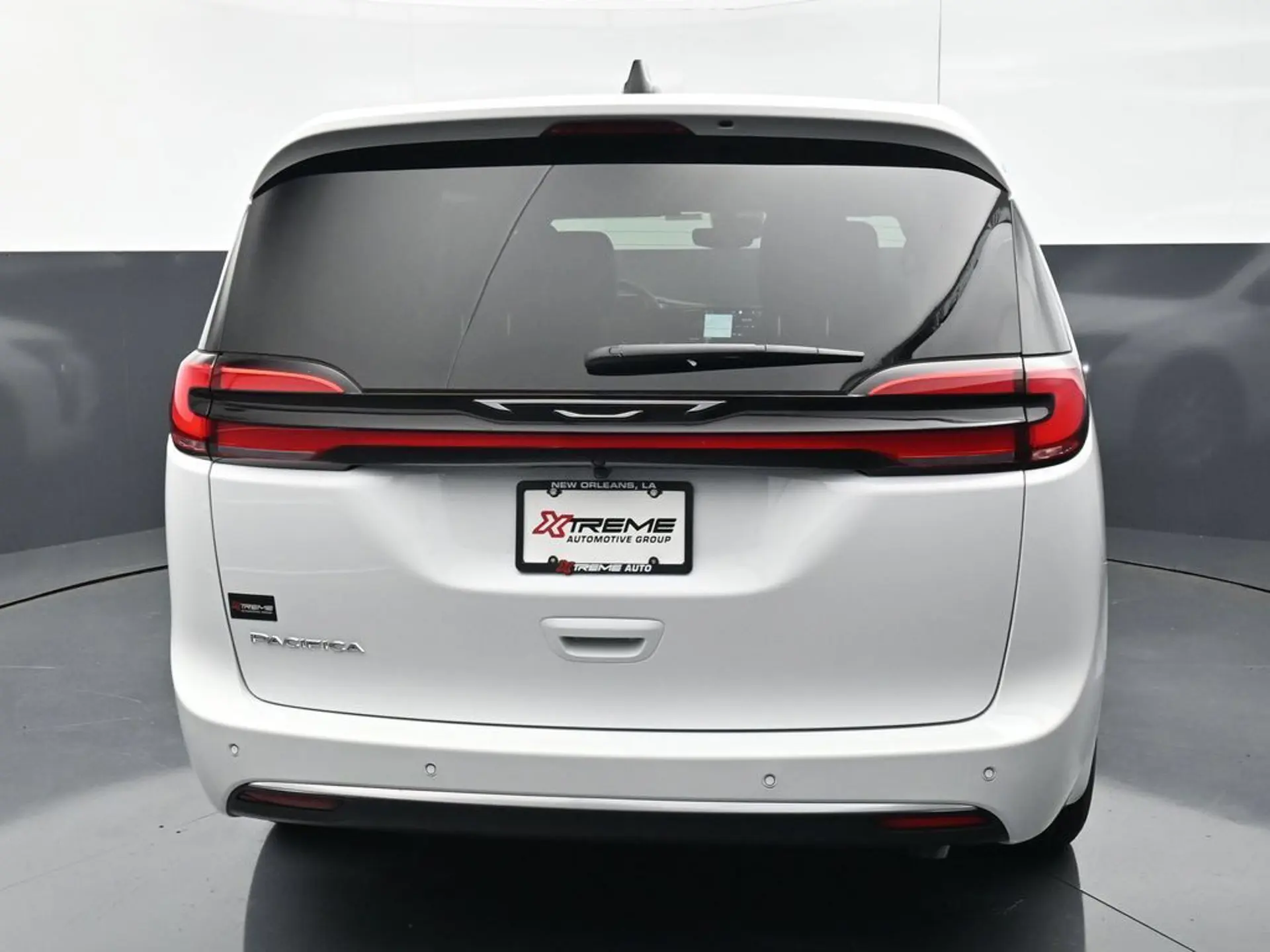 2027 Chrysler Pacifica Select photo 4