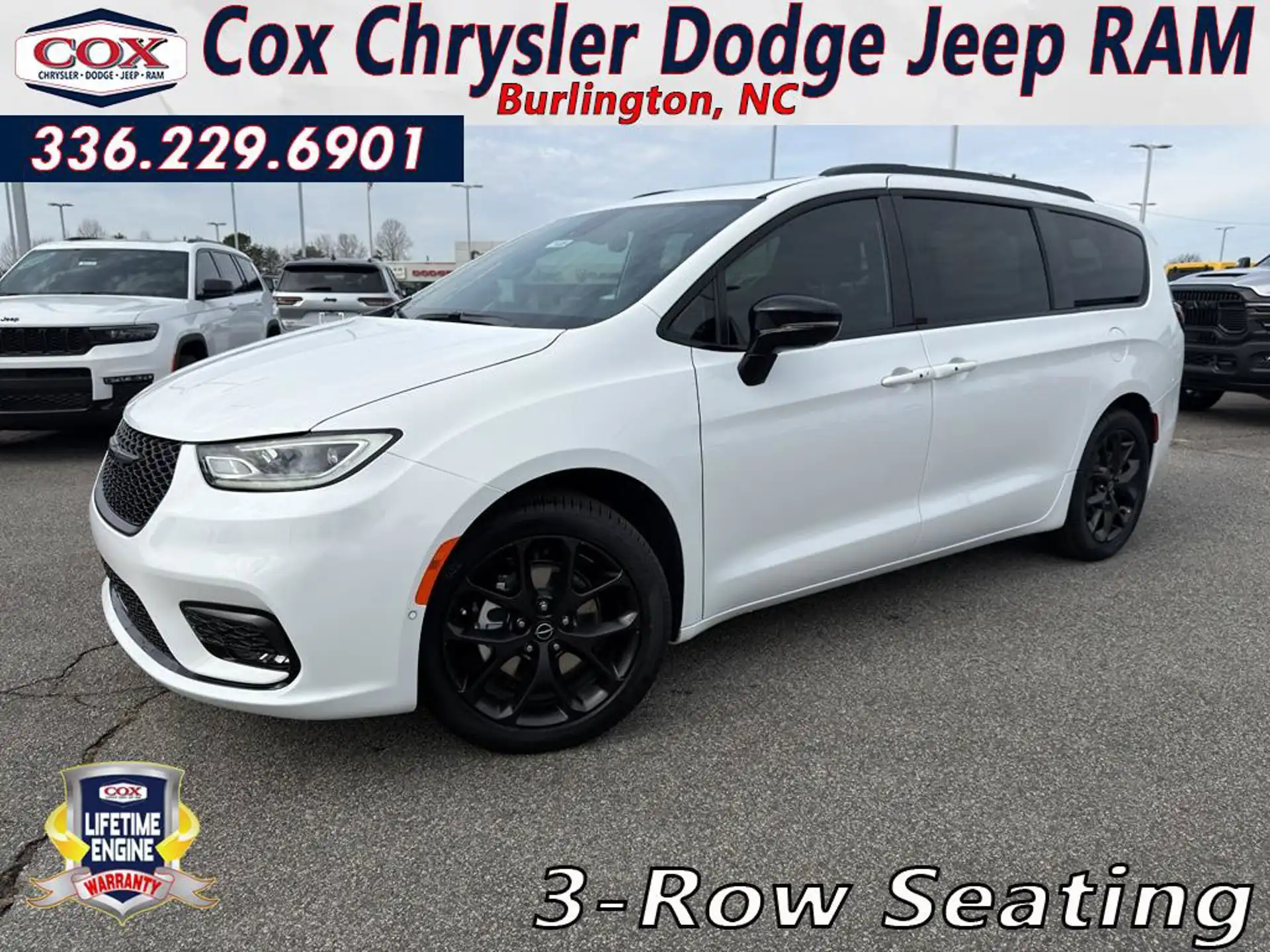 2026 Chrysler Pacifica Select's photo