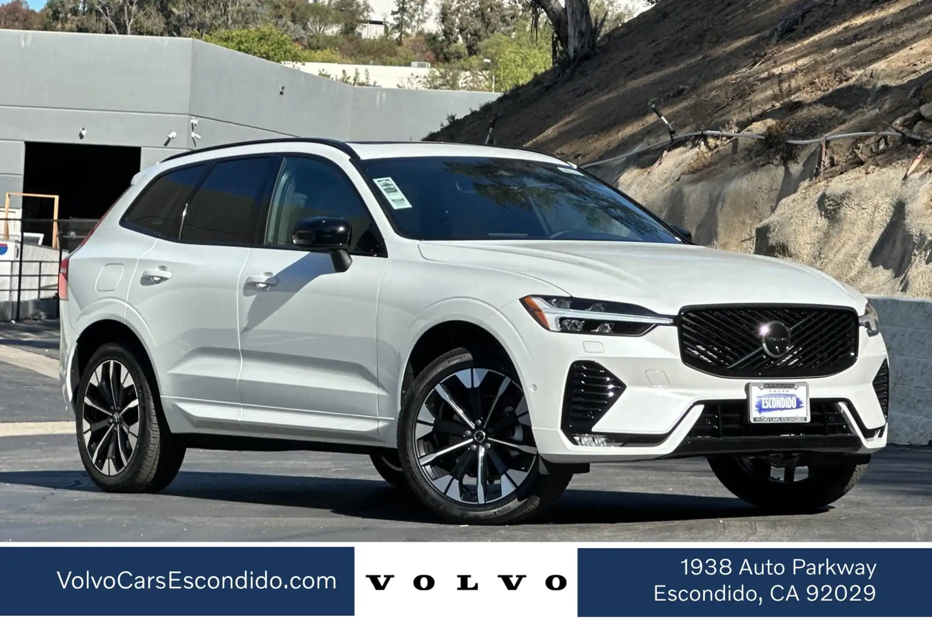 2026 Volvo XC60 B5 Plus Dark AWD's photo