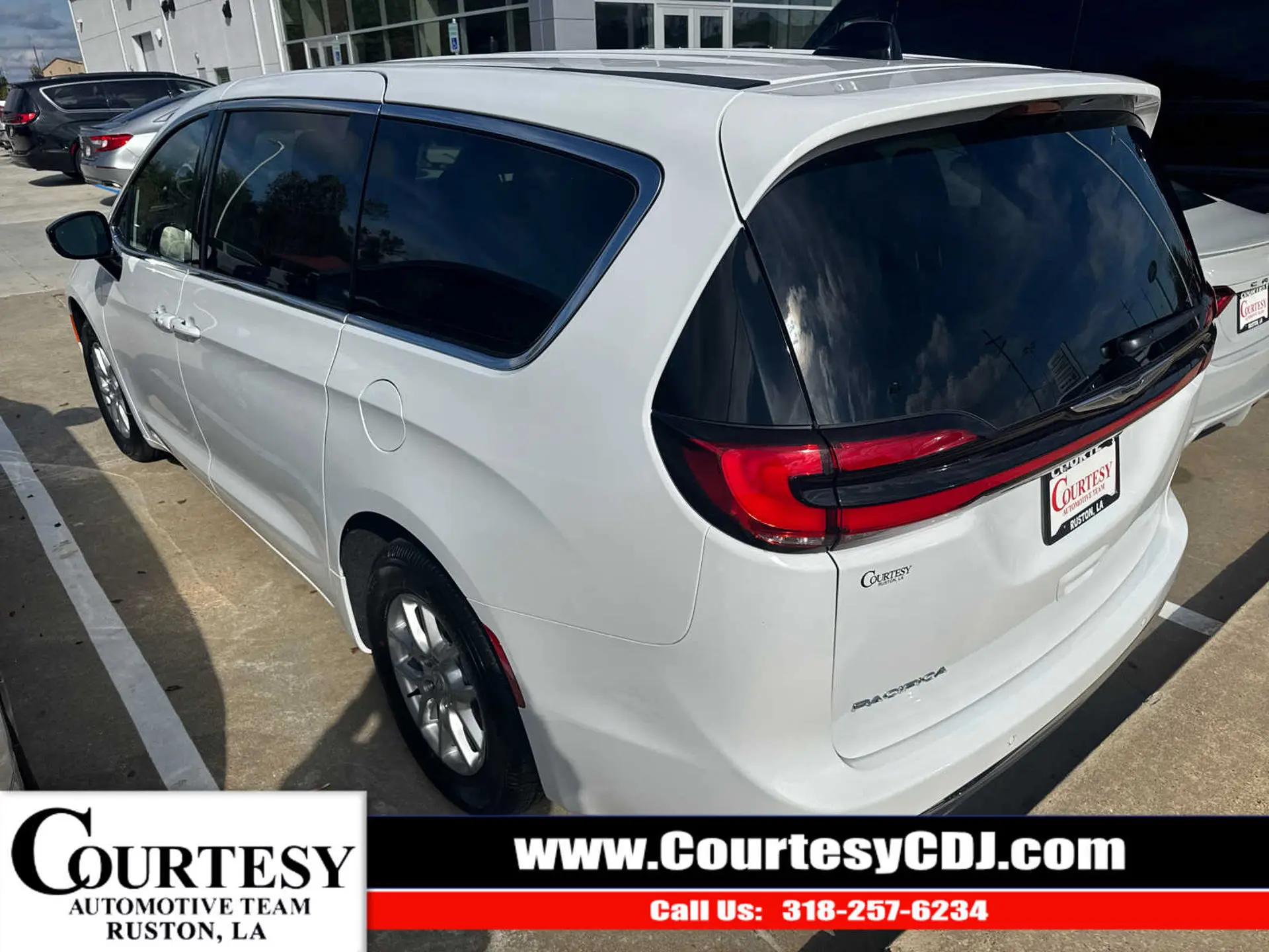 2026 Chrysler Pacifica Select photo 4