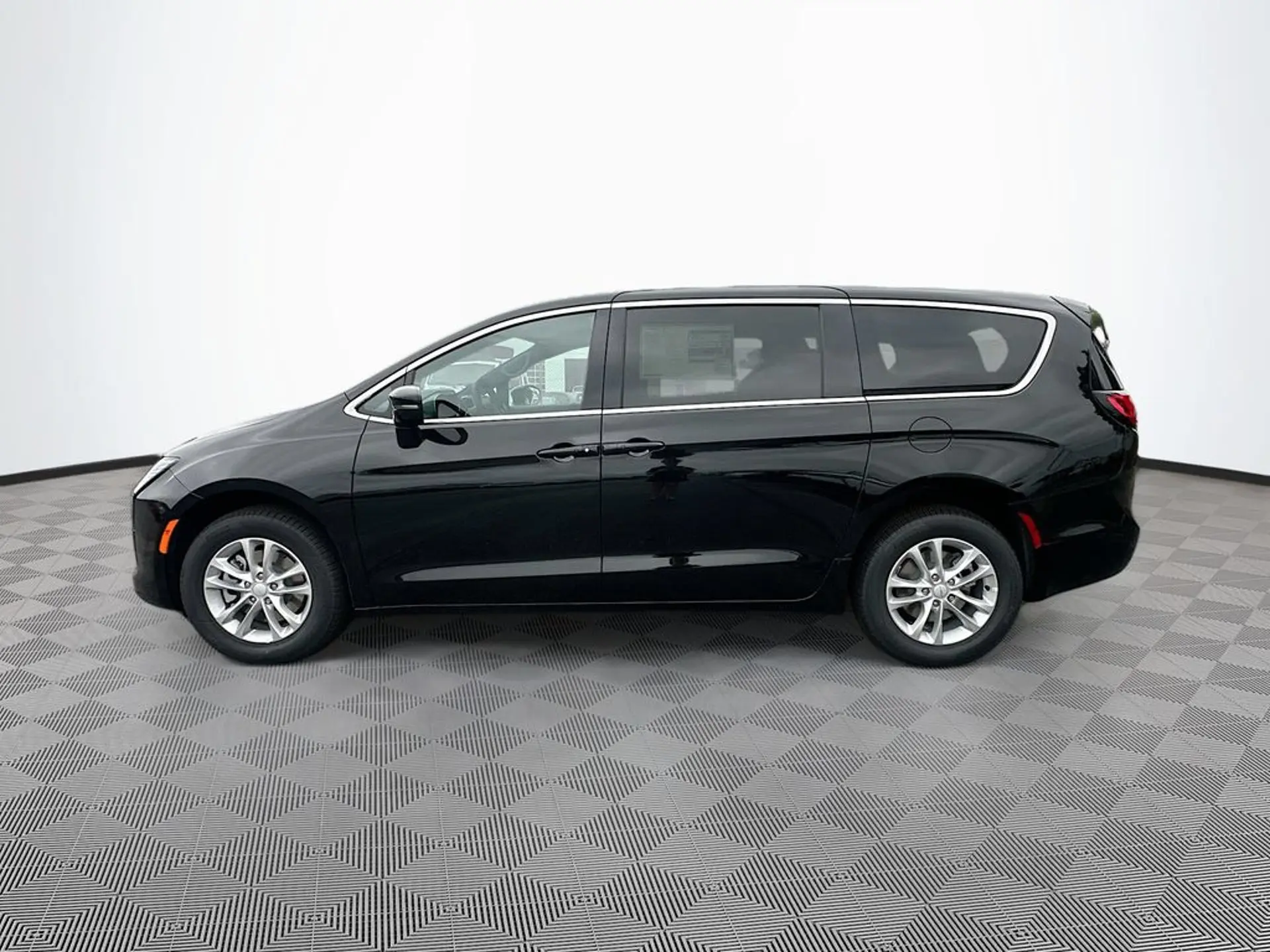 2027 Chrysler Pacifica Select AWD photo 5