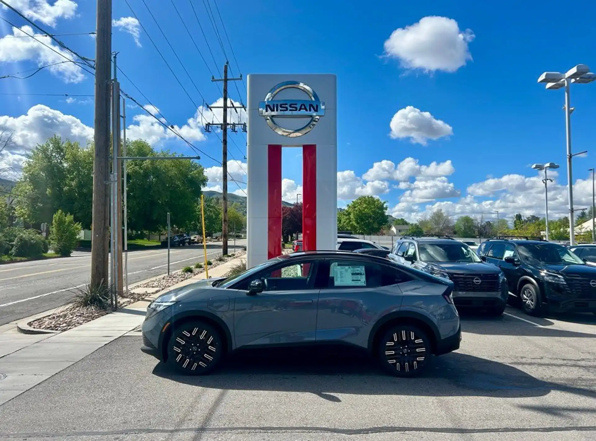 2026 Nissan Leaf Platinum+'s photo
