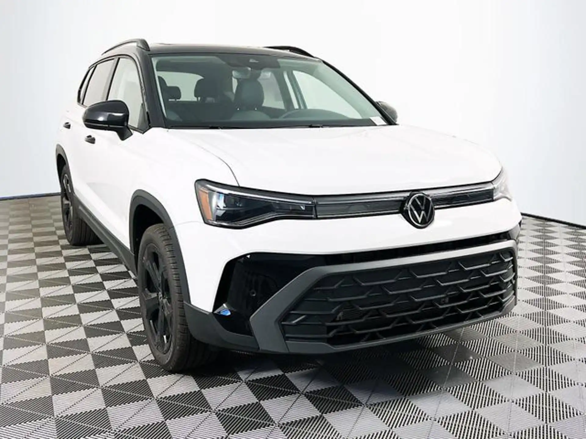 2026 Volkswagen Taos 1.5T SE Black 4Motion's photo