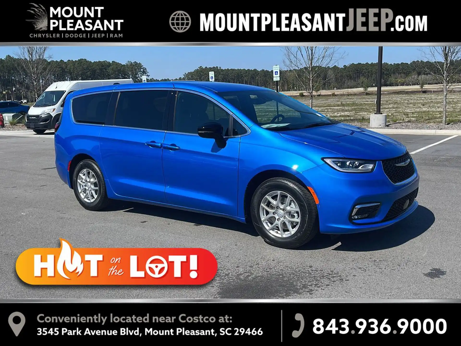 2026 Chrysler Pacifica Select's photo