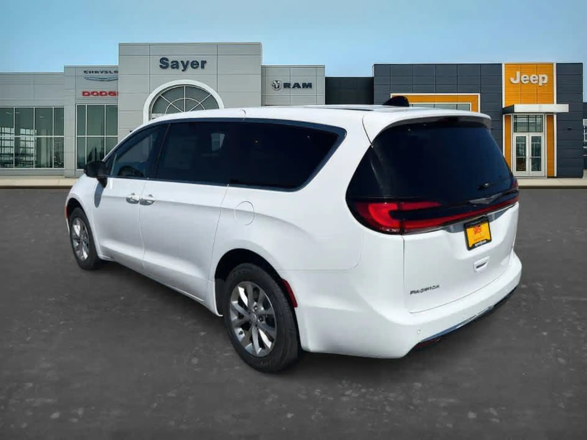 2026 Chrysler Pacifica Select AWD photo 5