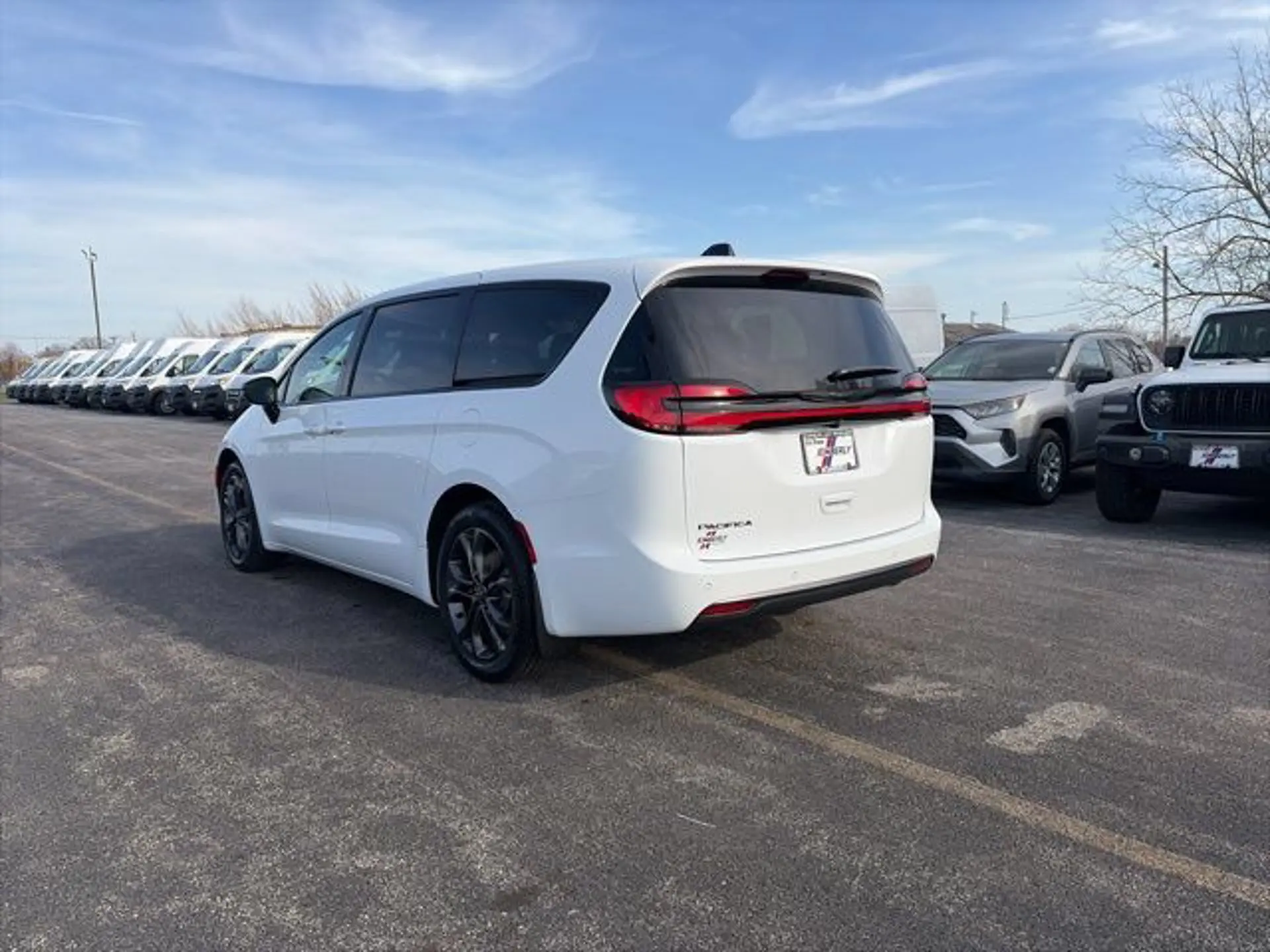 2026 Chrysler Pacifica Select photo 3