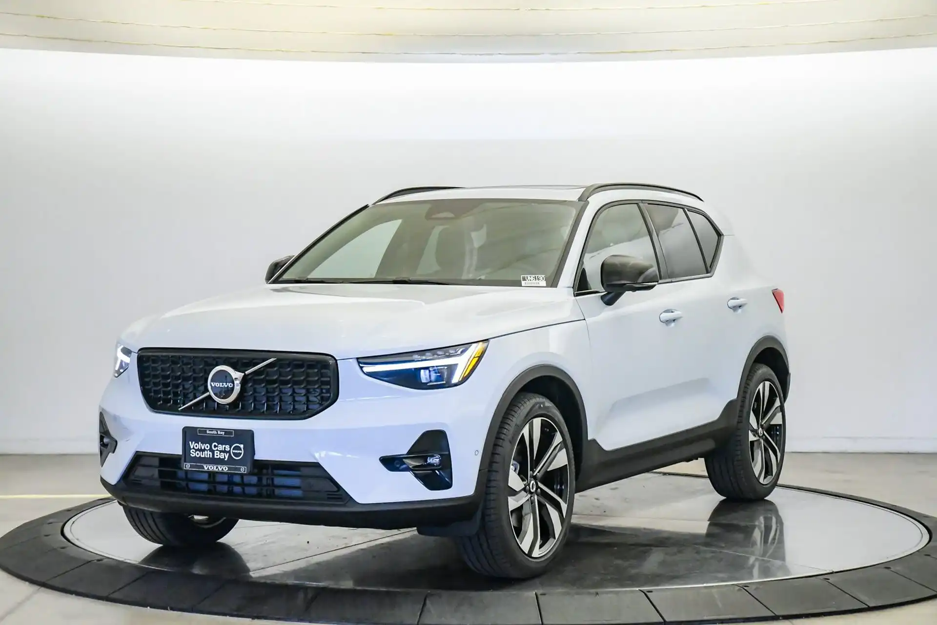 2026 Volvo XC40 B5 Plus Dark AWD's photo