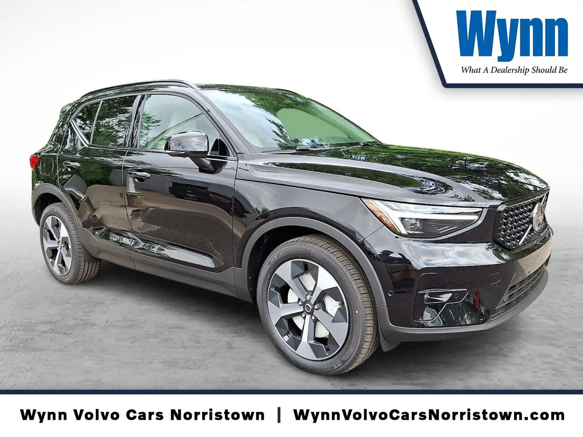 2026 Volvo XC40 B5 Plus Dark AWD's photo