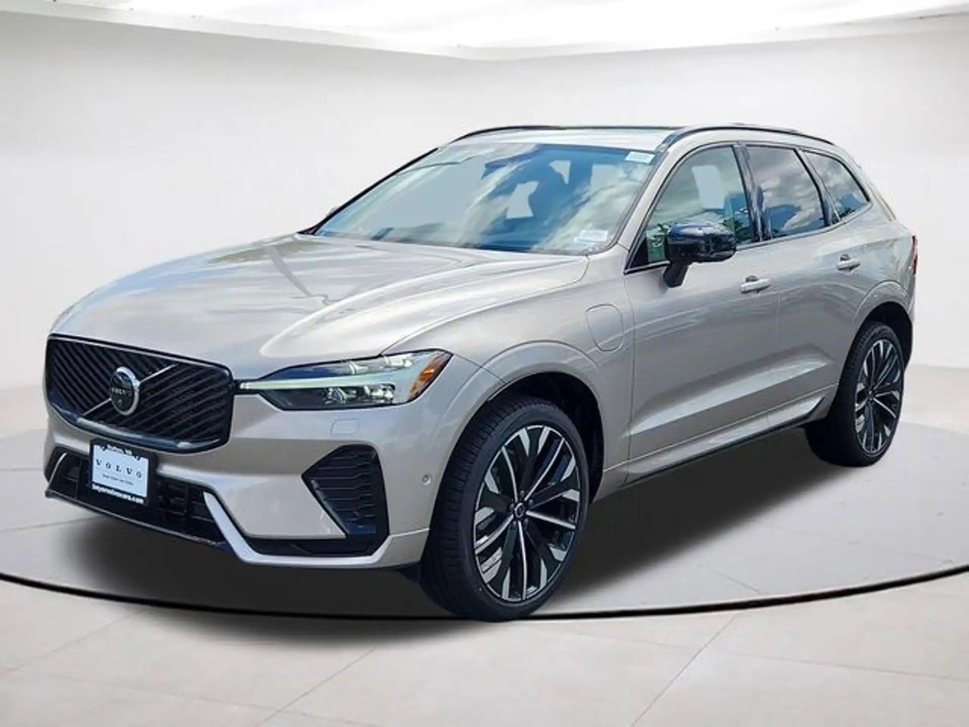 2026 Volvo XC60 T8 Ultra Dark AWD's photo