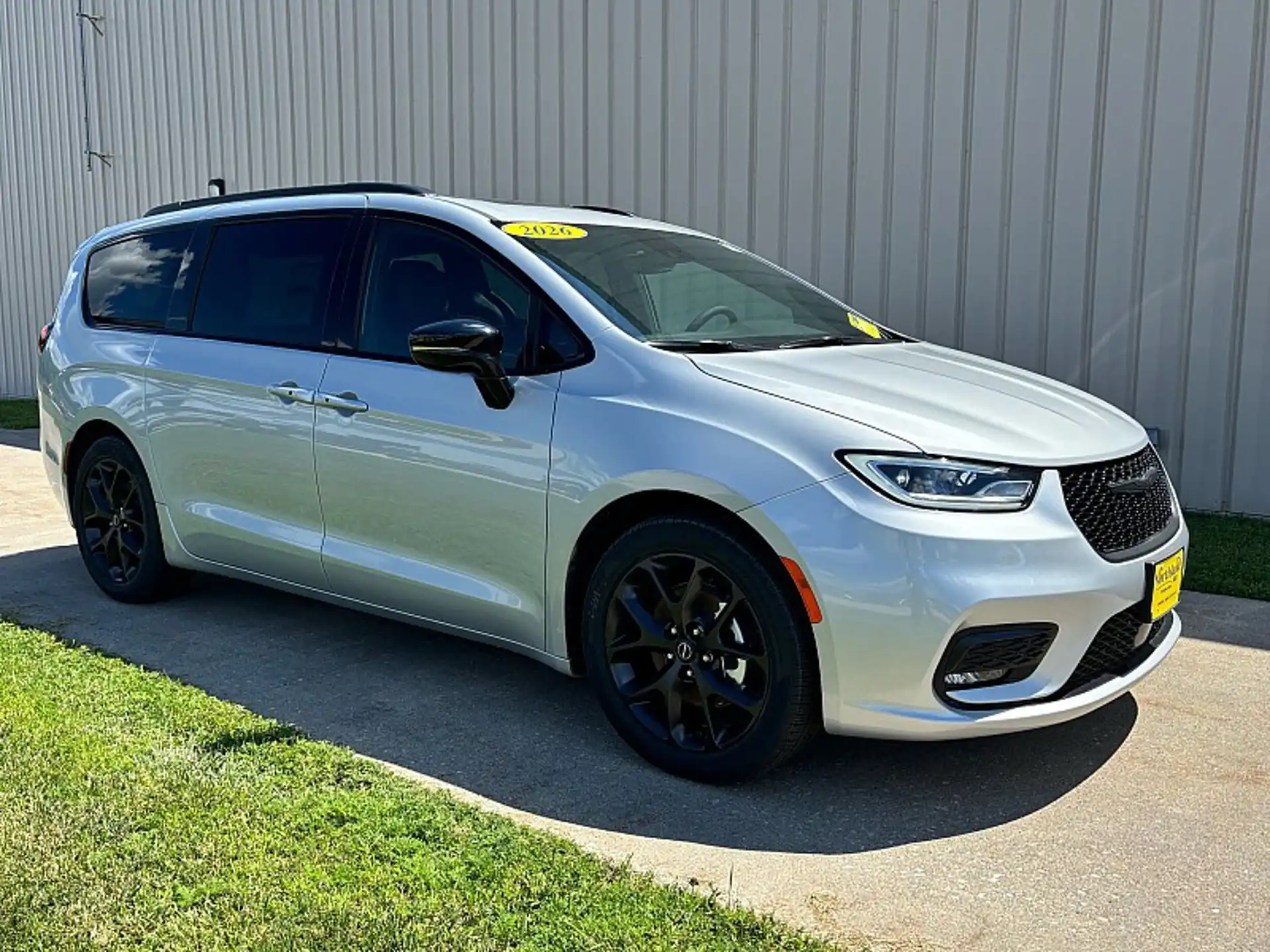 2026 Chrysler Pacifica Limited's photo