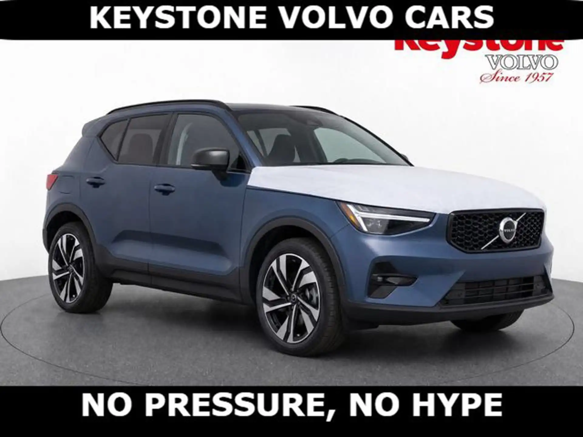 2026 Volvo XC40 B5 Ultra Dark AWD's photo
