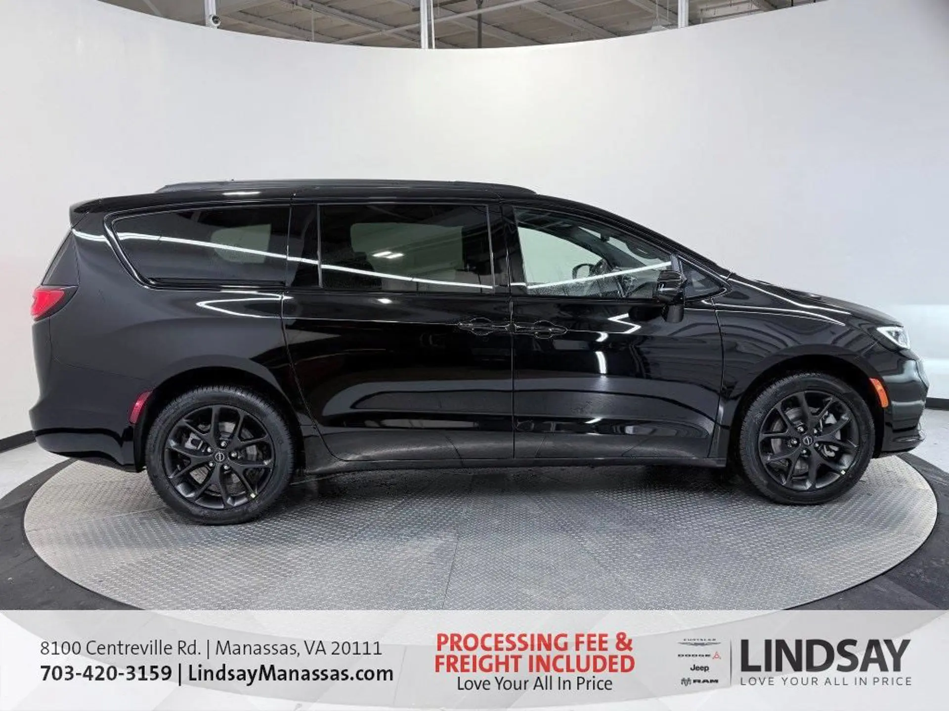 2026 Chrysler Pacifica Limited AWD photo 3