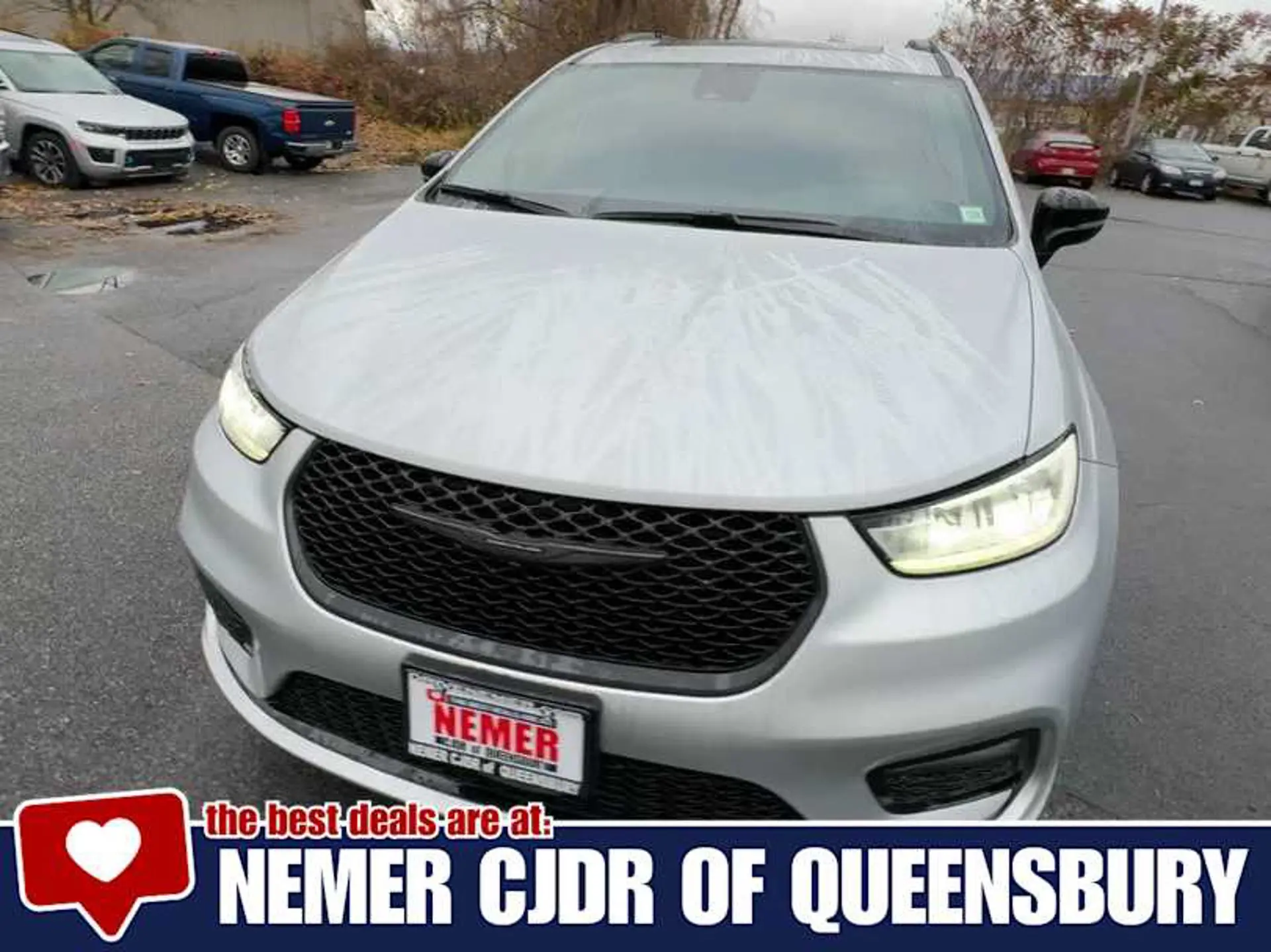 2026 Chrysler Pacifica Select AWD photo 3
